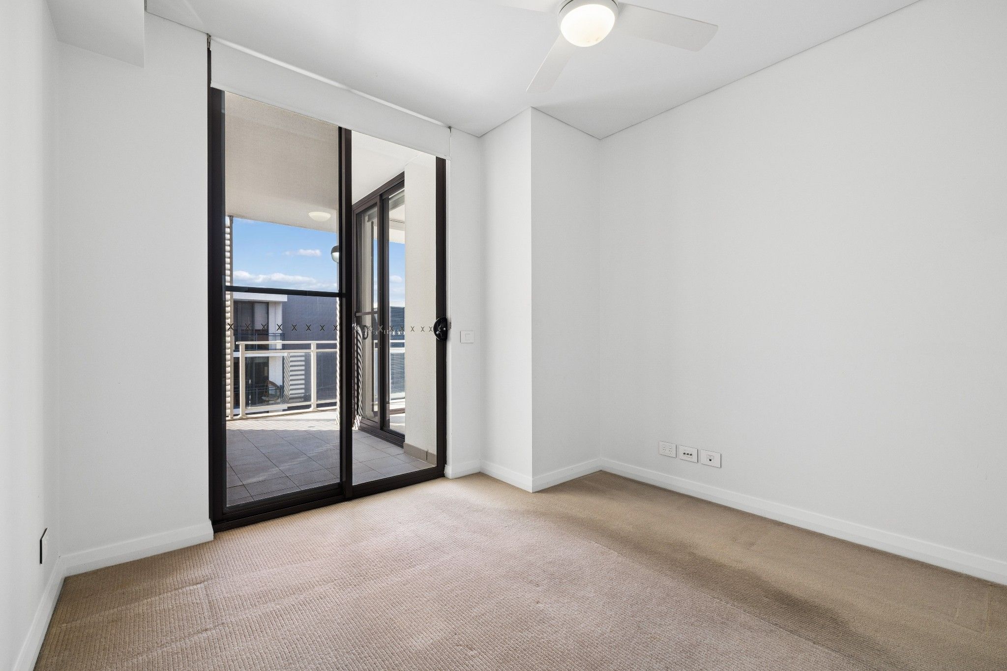 527/43 Amalfi Drive — photo 10 of 19