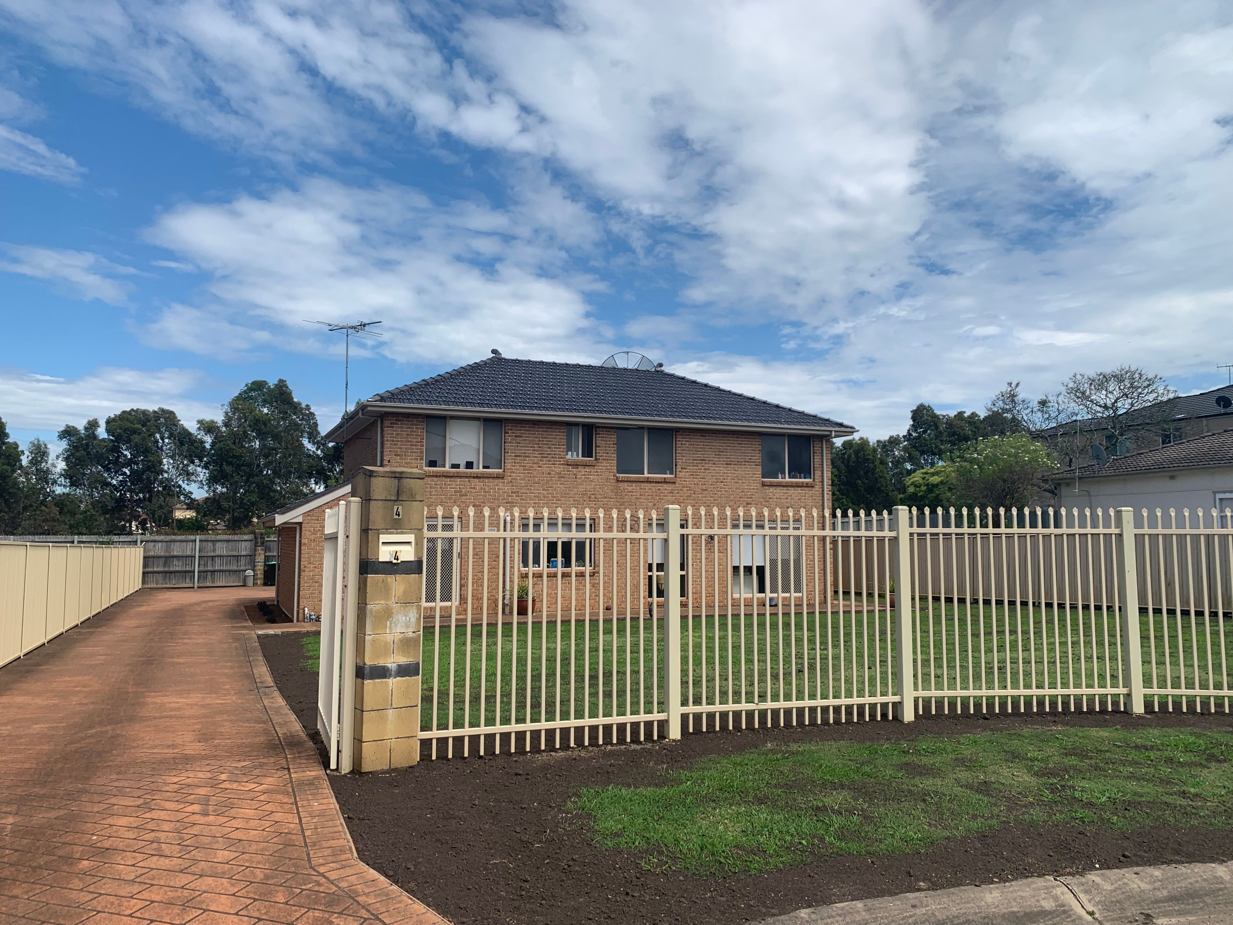 4 Wood Close, Green Valley NSW 2168