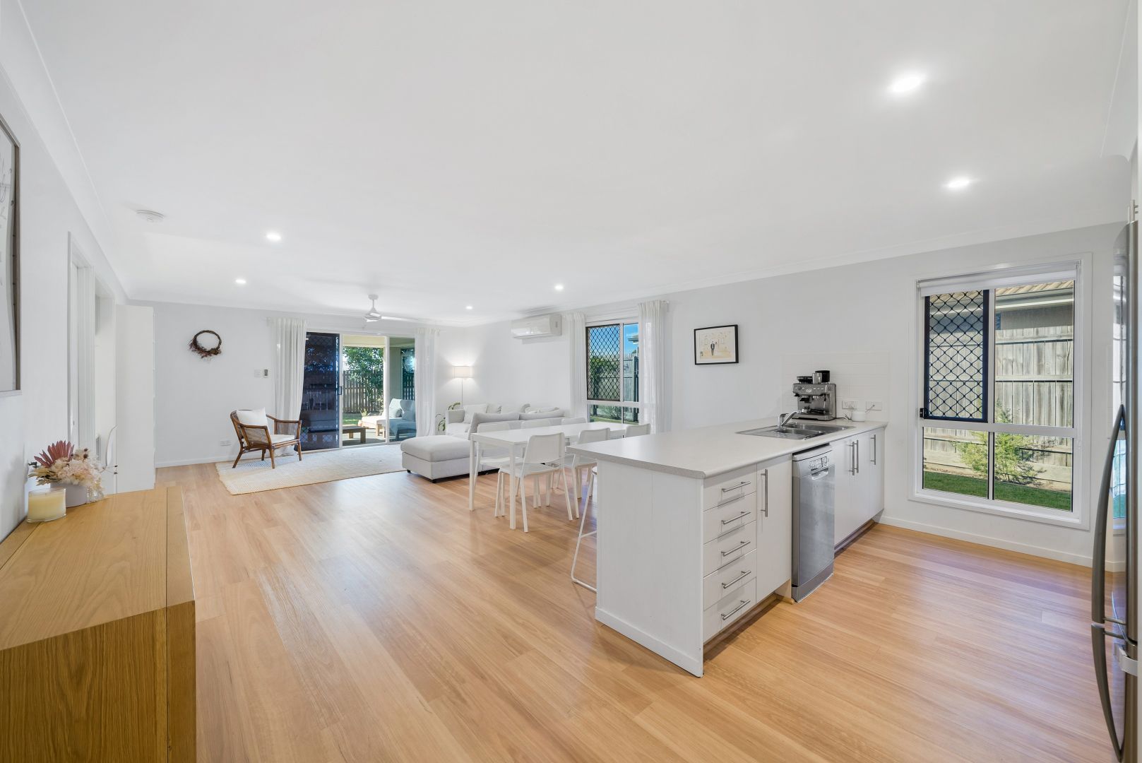 6 Chase Crescent, North Lakes, QLD 4509