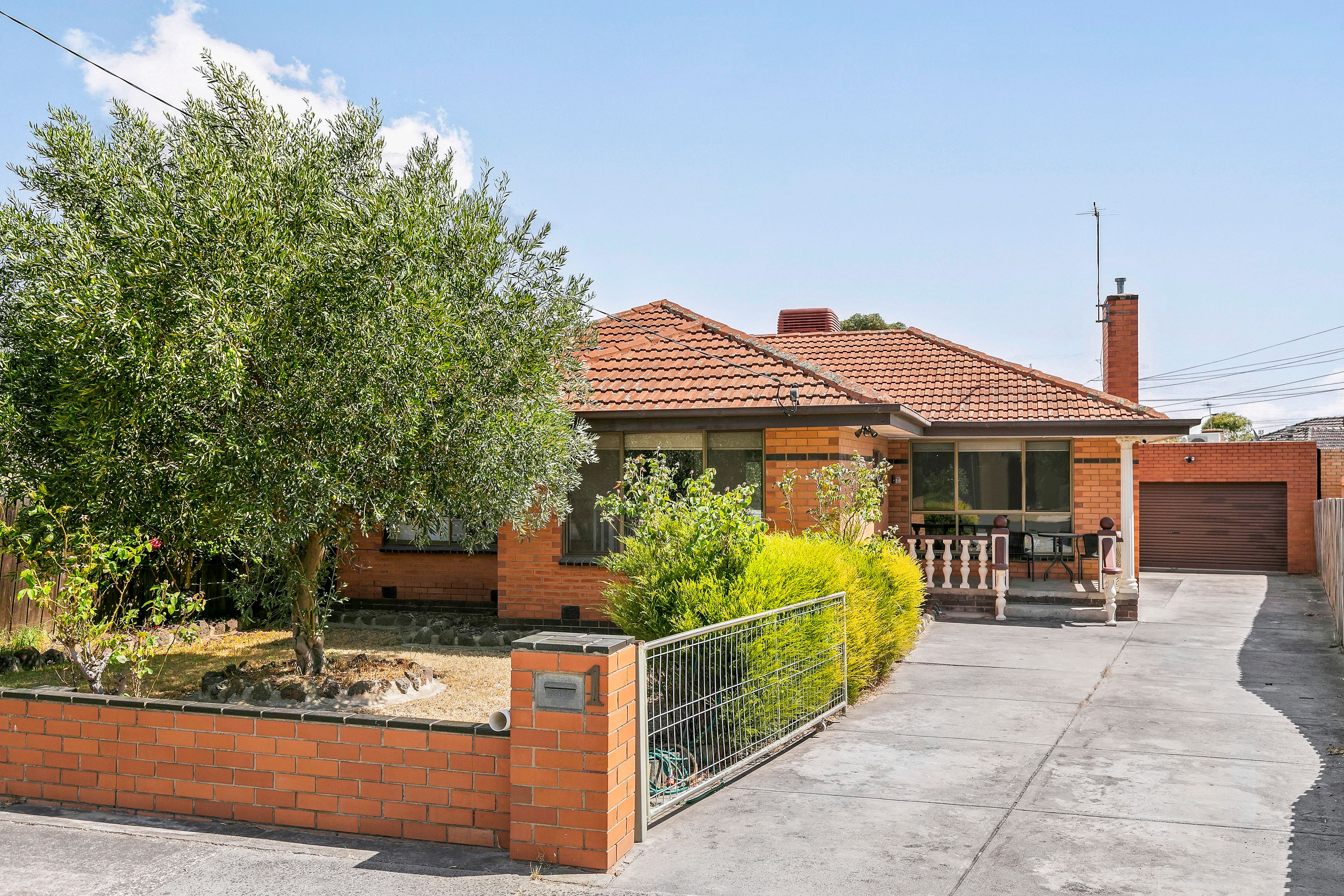 2 Zambesi Street, Riverhills QLD 4074