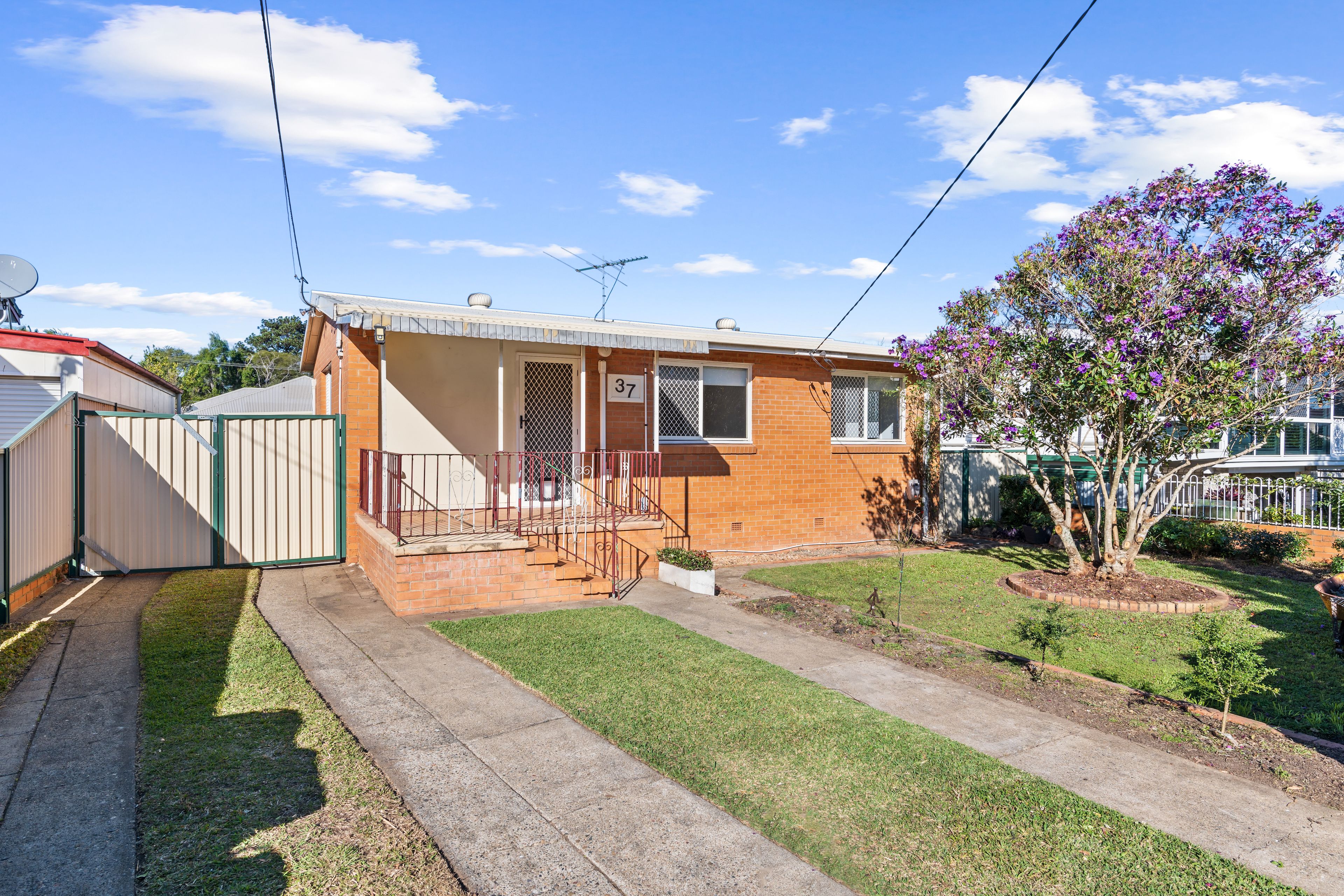 37 Hemsworth Street, Acacia Ridge QLD 4110