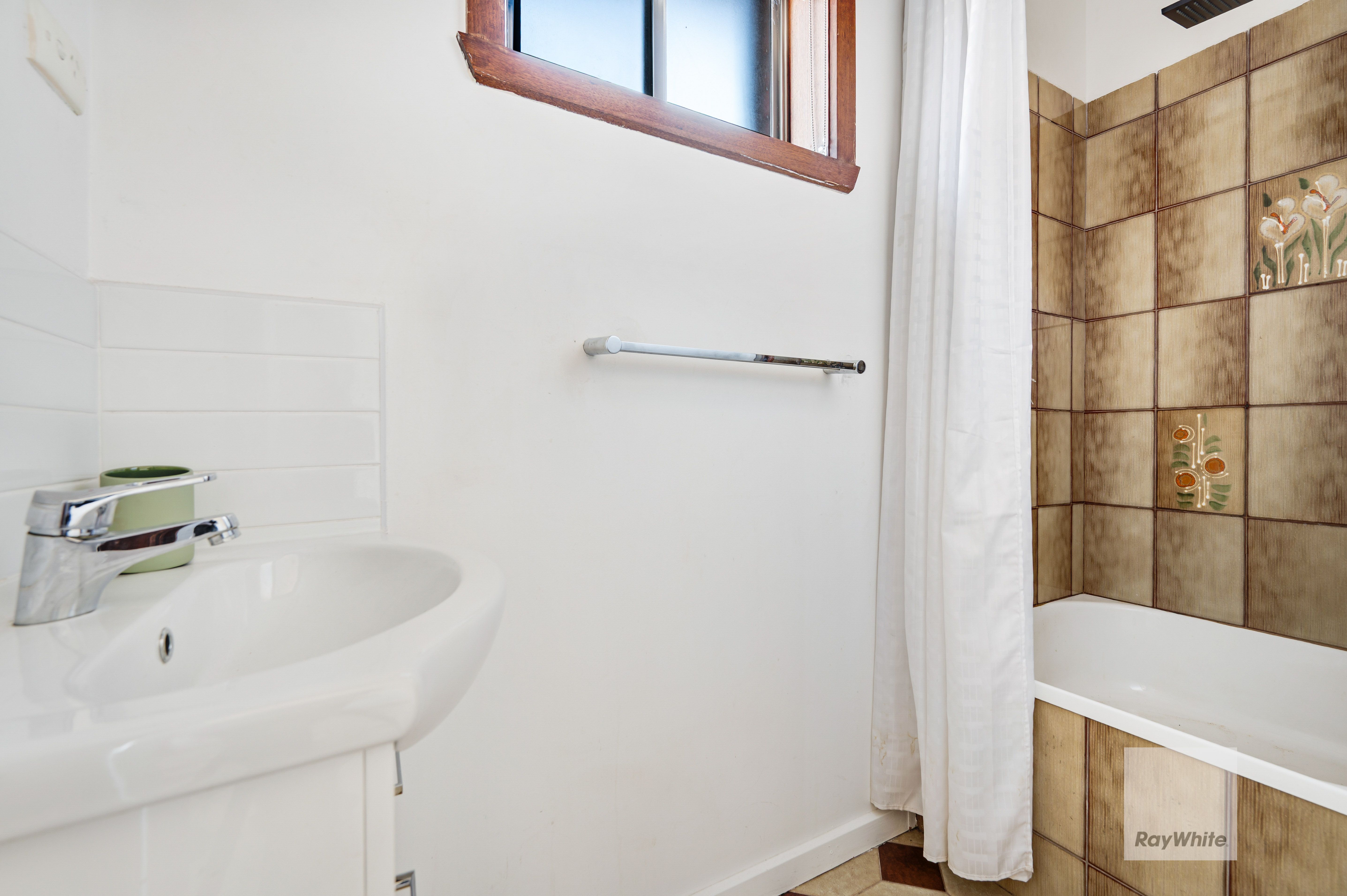27 Grantley Drive — photo 17 of 23