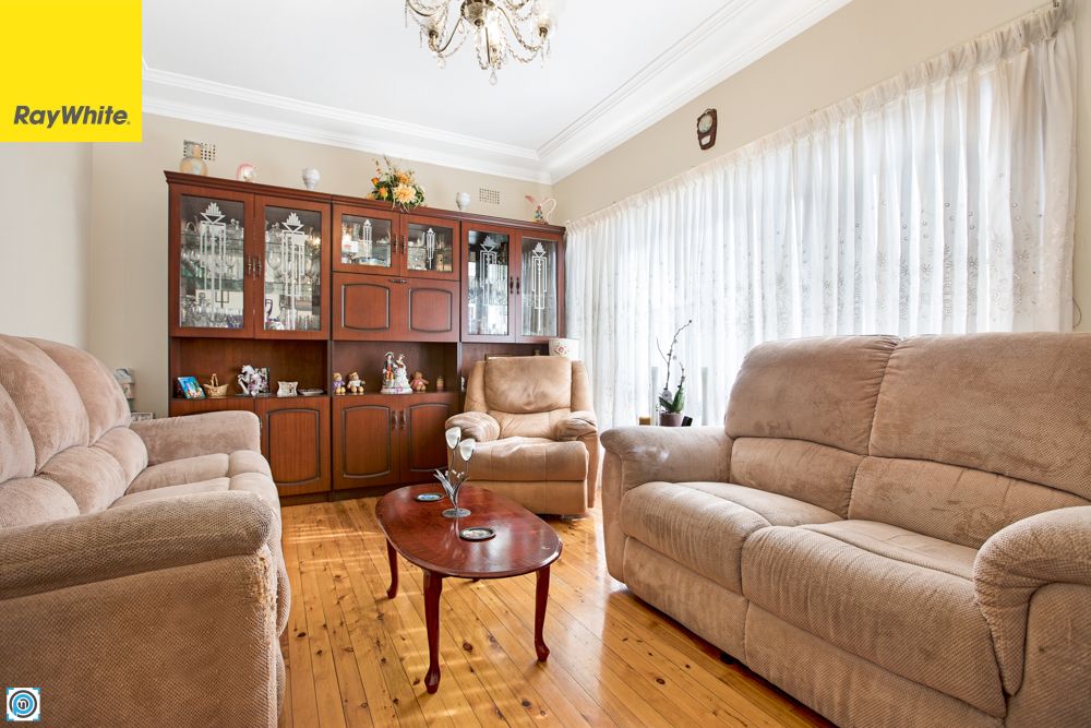 61 Weringa Avenue, Lake Heights, NSW 2502