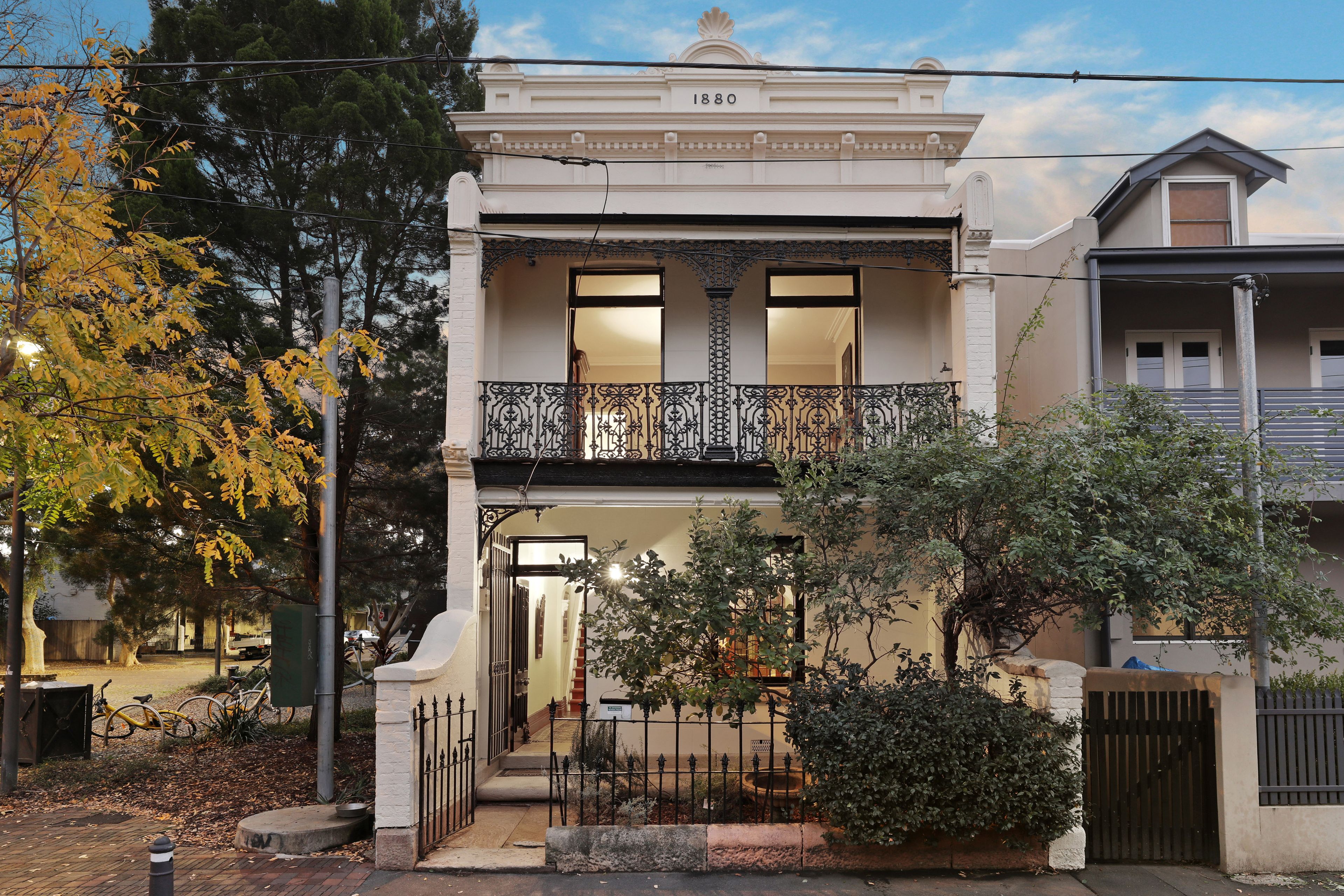 7 Flora Street