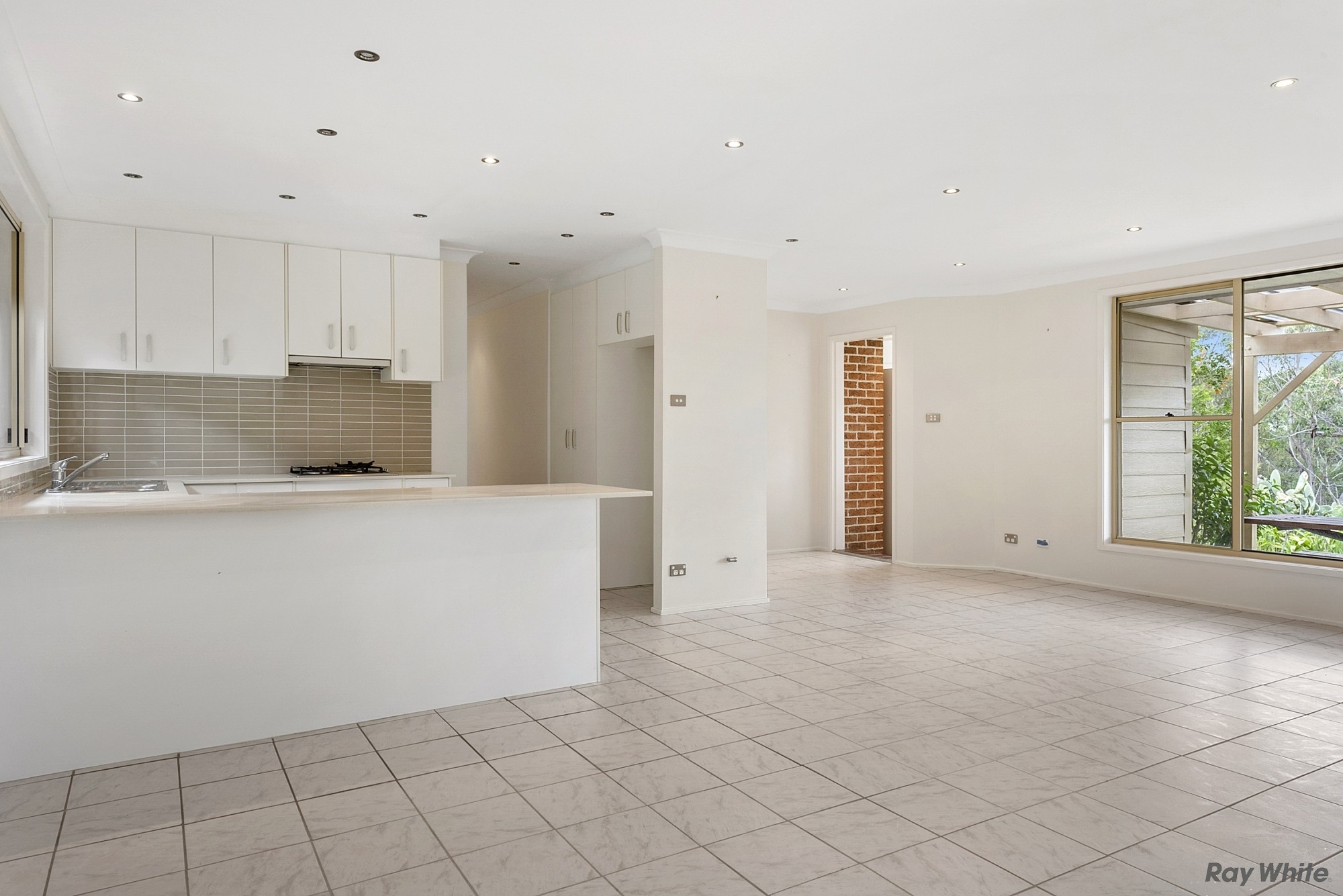 2/18 Grey Gum Road, Mount Colah, NSW 2079