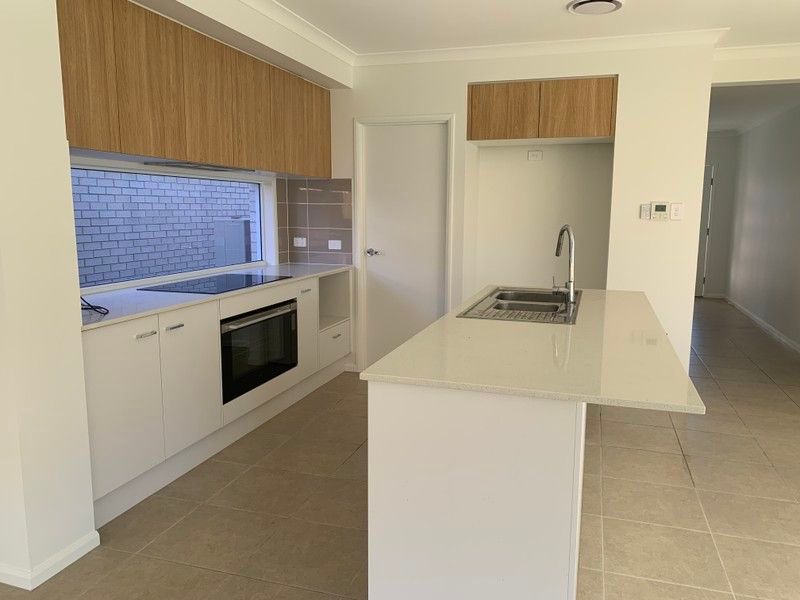 15 Oxford Drive, FLAGSTONE, QLD 4280