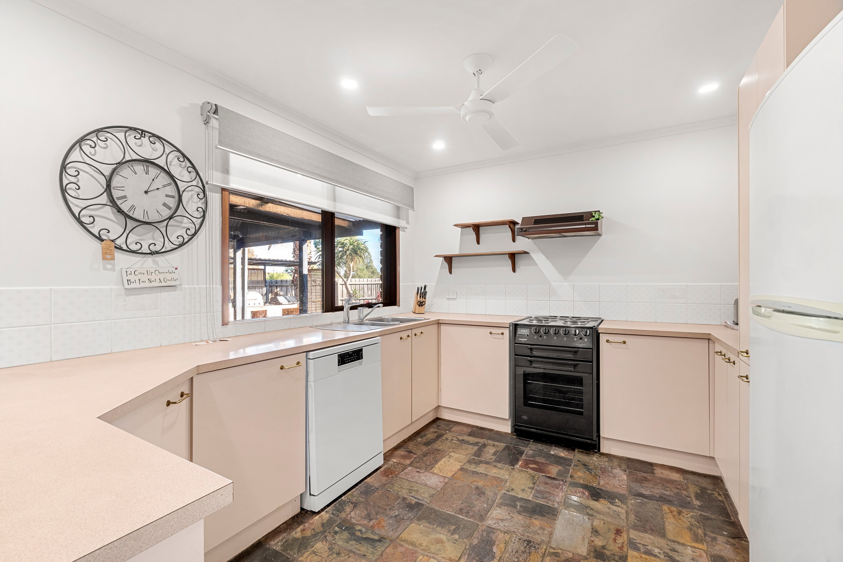 8 Gaze Court, Mill Park, VIC 3082