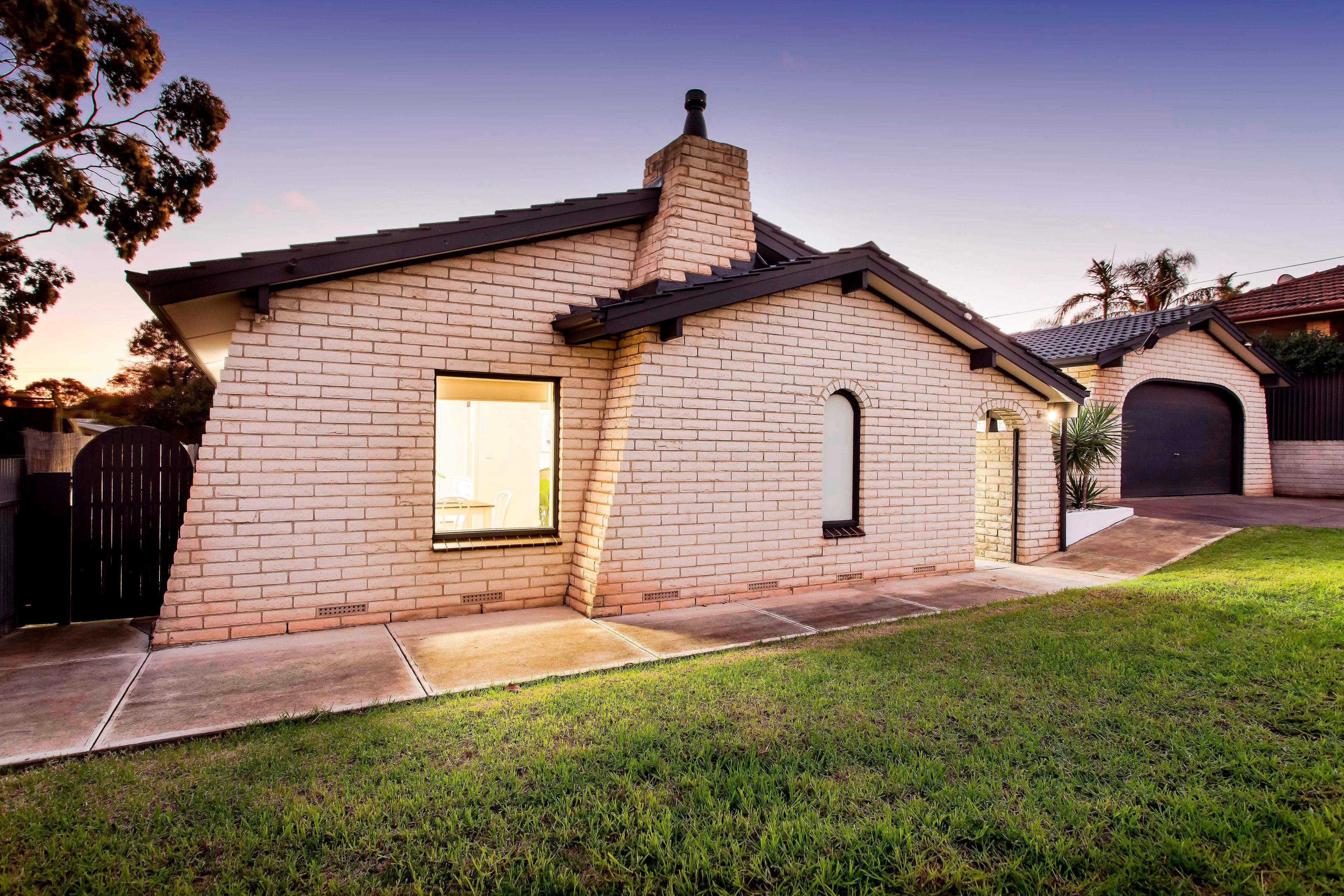 25 Suzanne Avenue, Morphett Vale, SA 5162