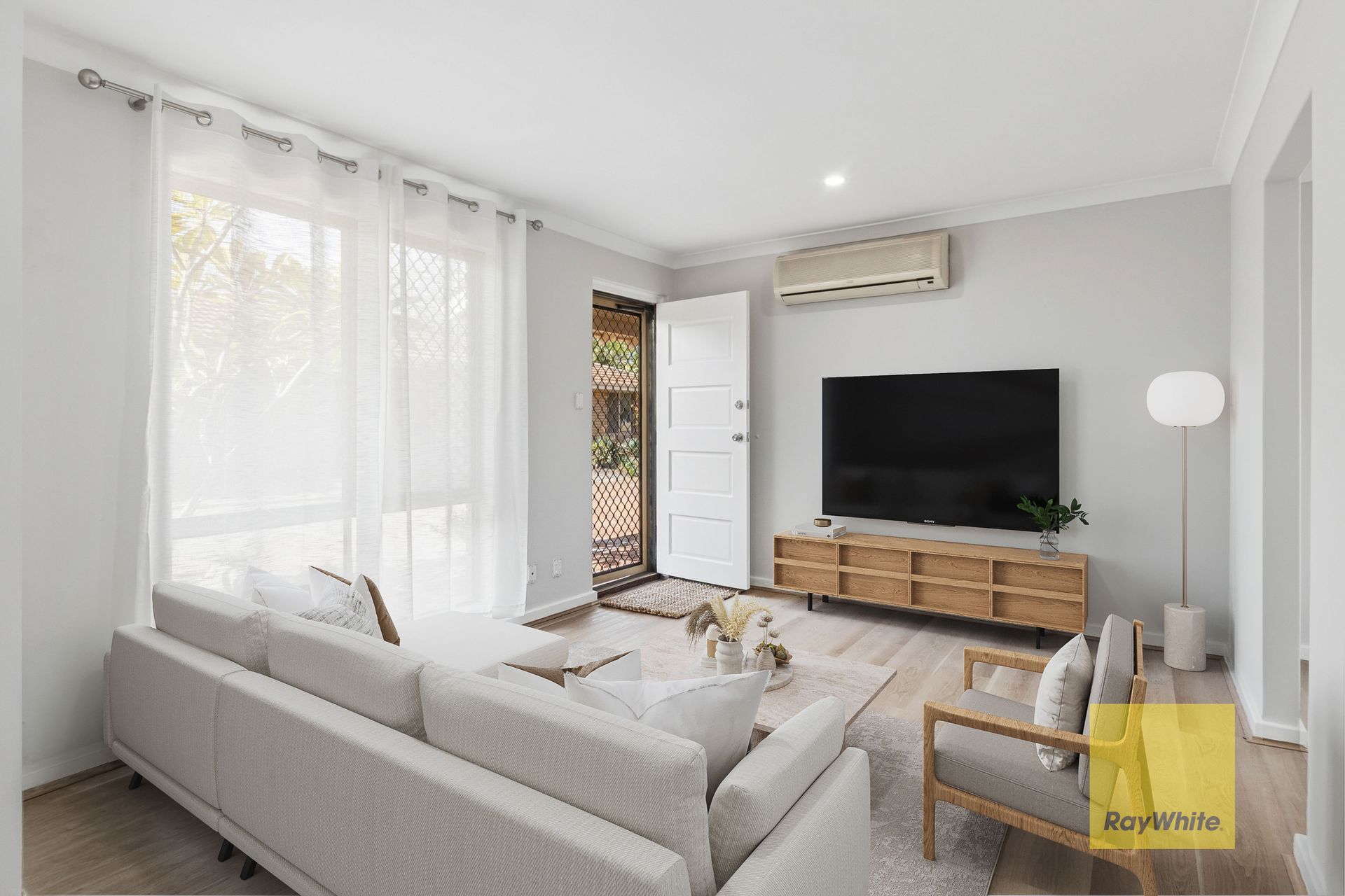 2/62 Smith Street — photo 2 of 24