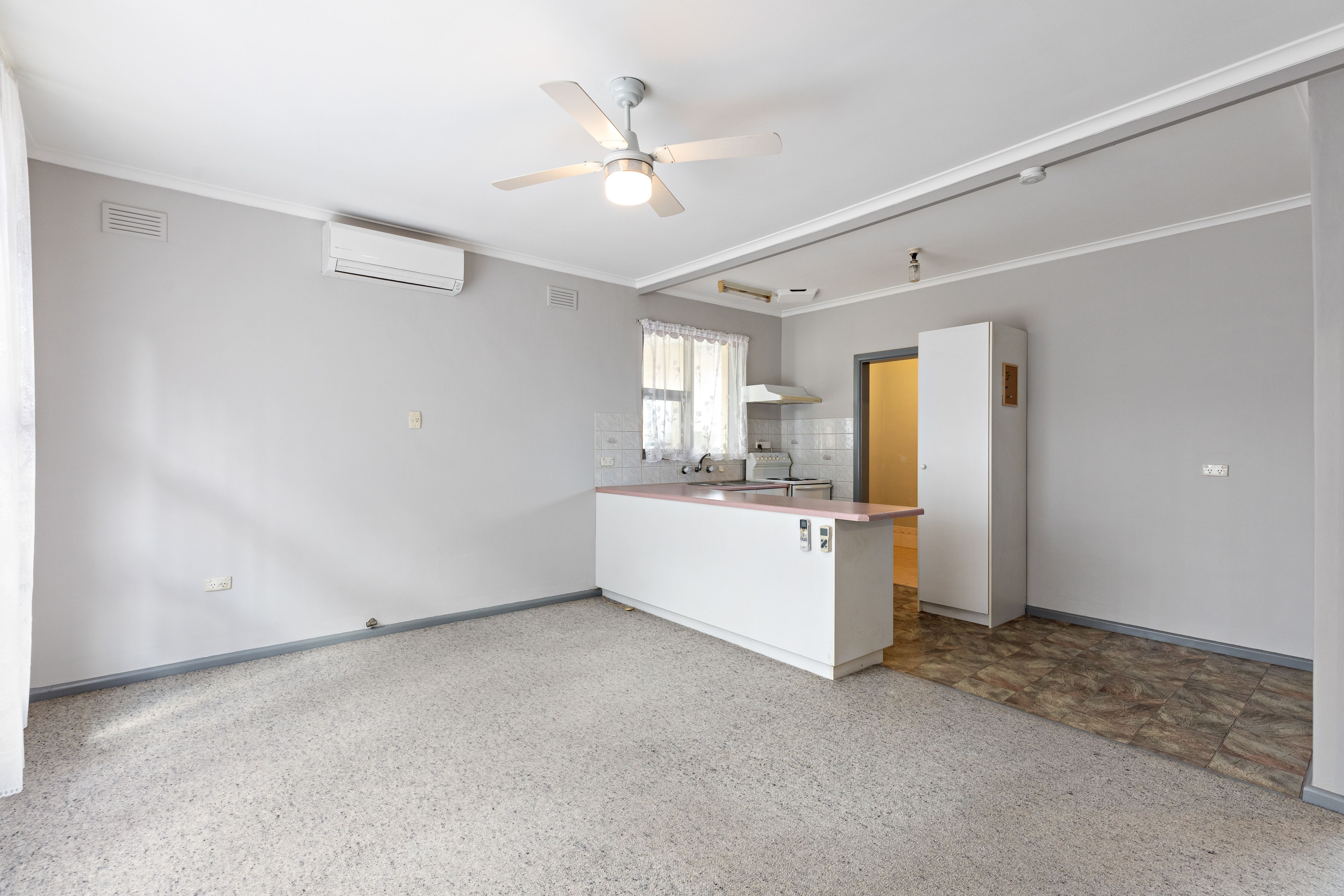 3/42 Jubilee Highway East — photo 3 of 13