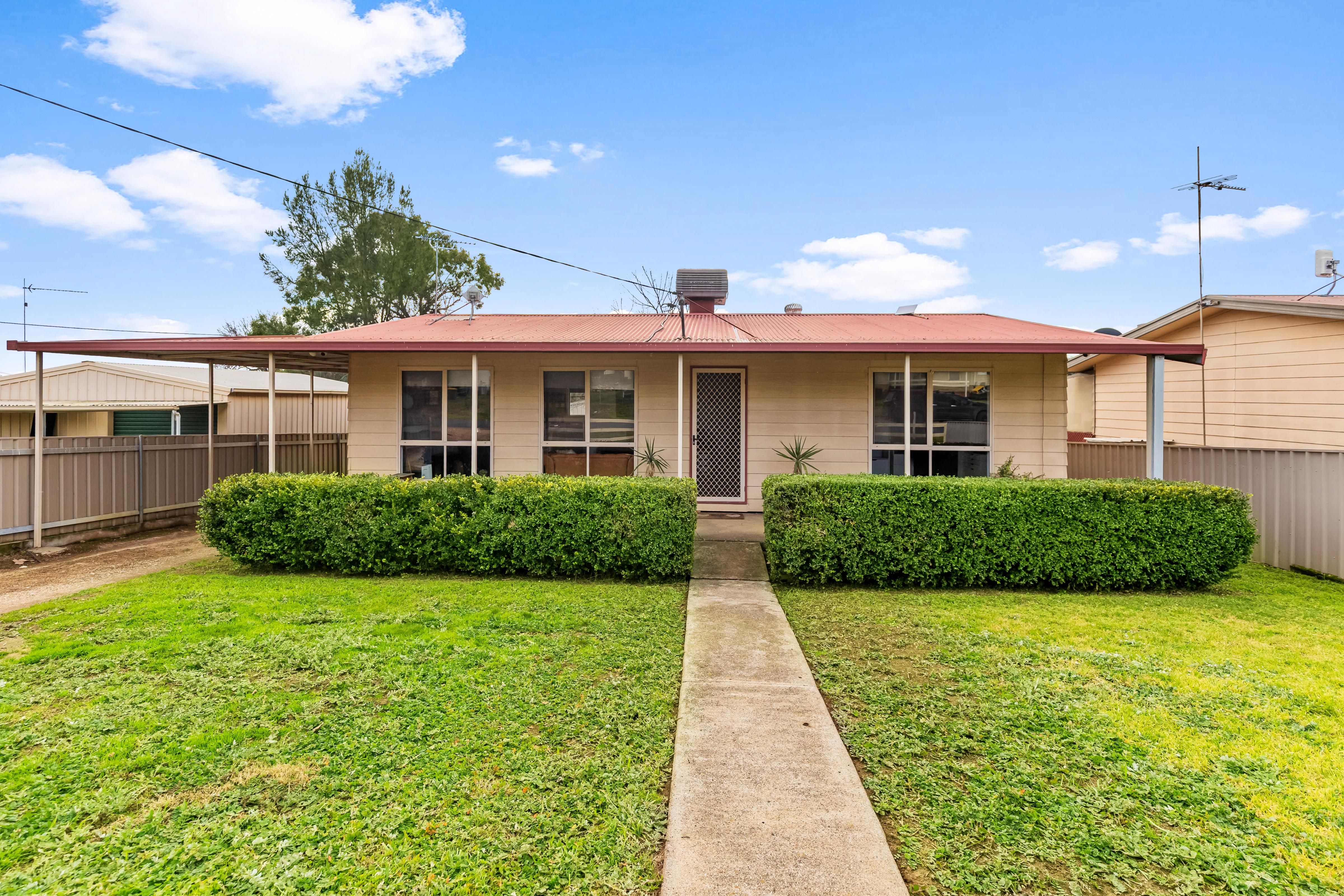 20 Cynthia Street — photo from Ray White Wagga Wagga