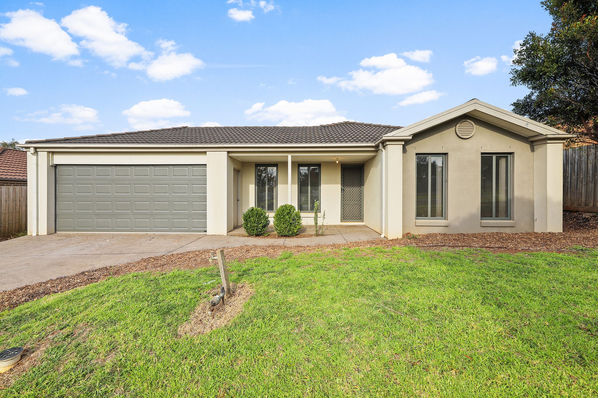 10 Rivendale Crescent, Drouin VIC 3818