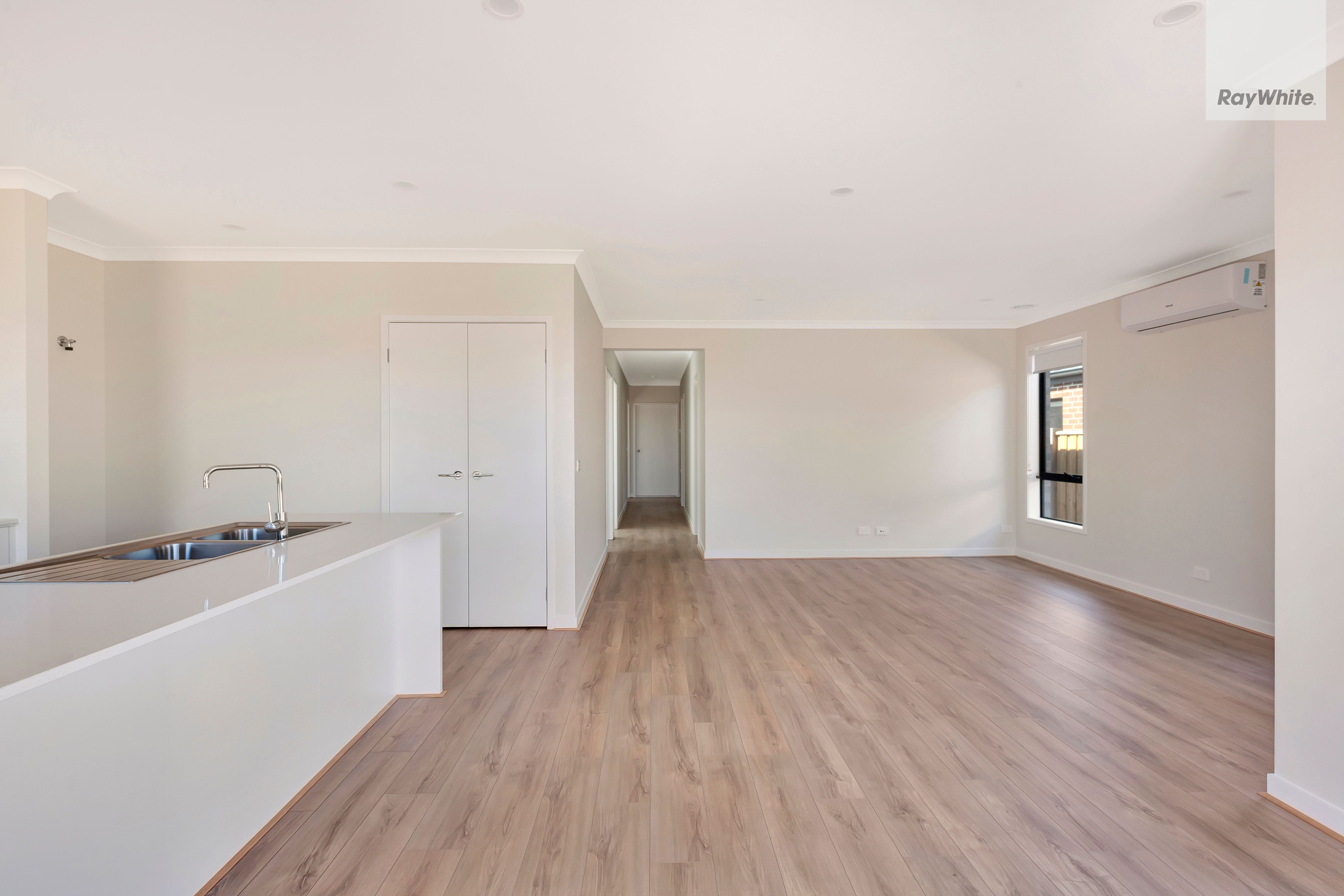 33 Potala Avenue — photo 6 of 12