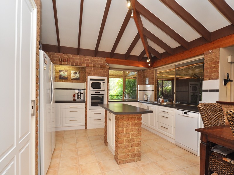 9 Clapton Court, Kingsley, WA 6026