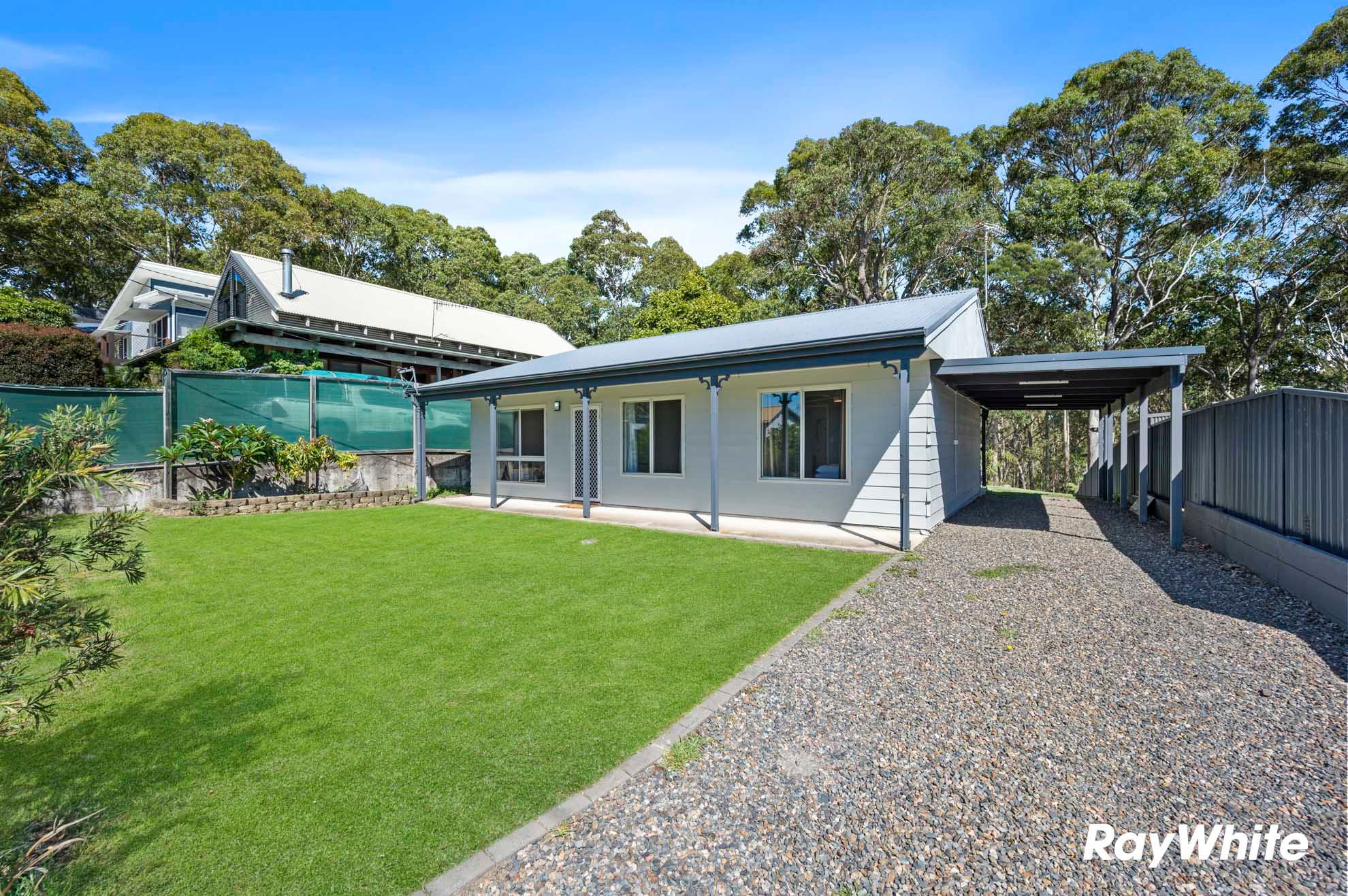 13 Hazel Road, Moruya Heads, NSW 2537
