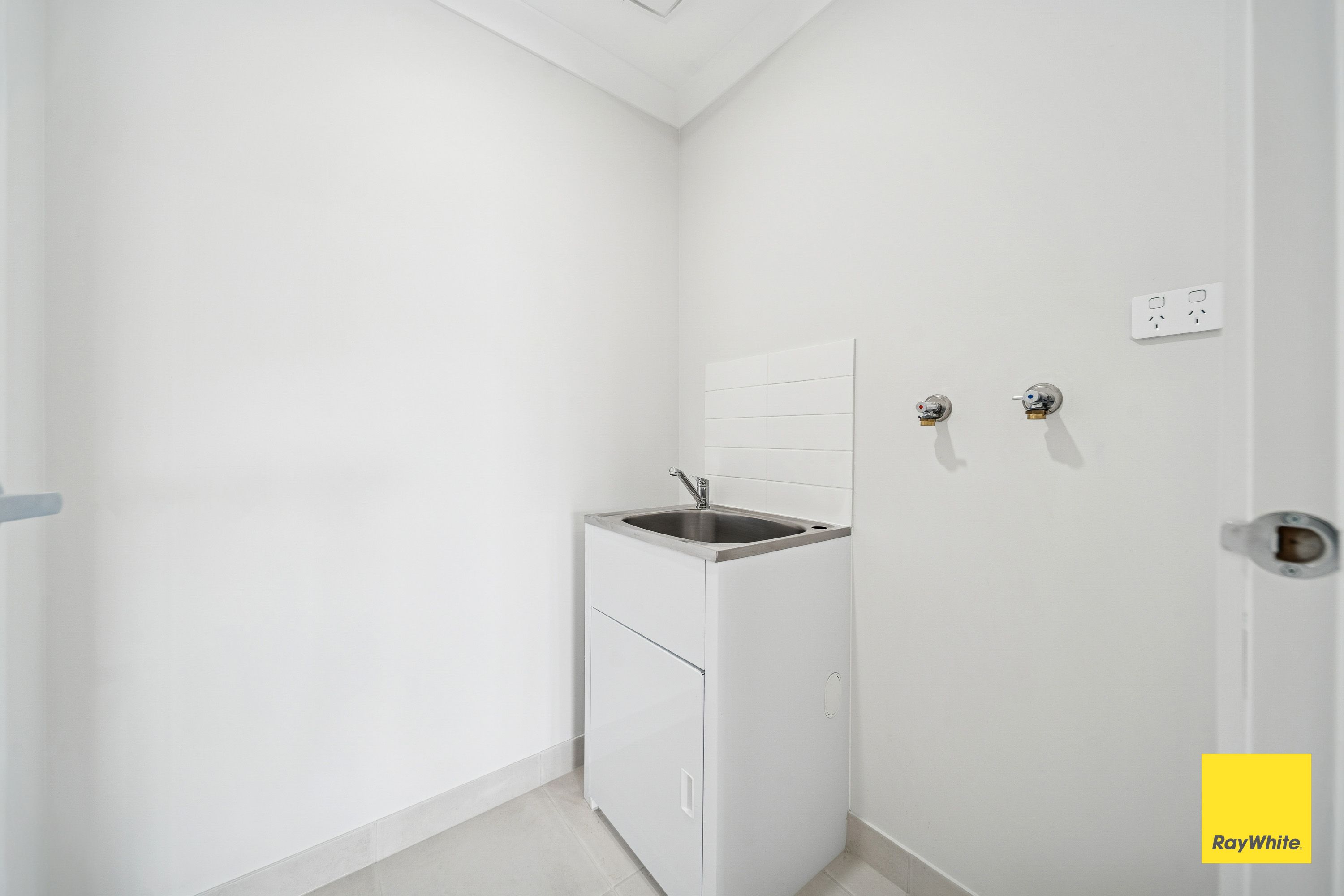 3 Betoota Avenue — photo 9 of 11