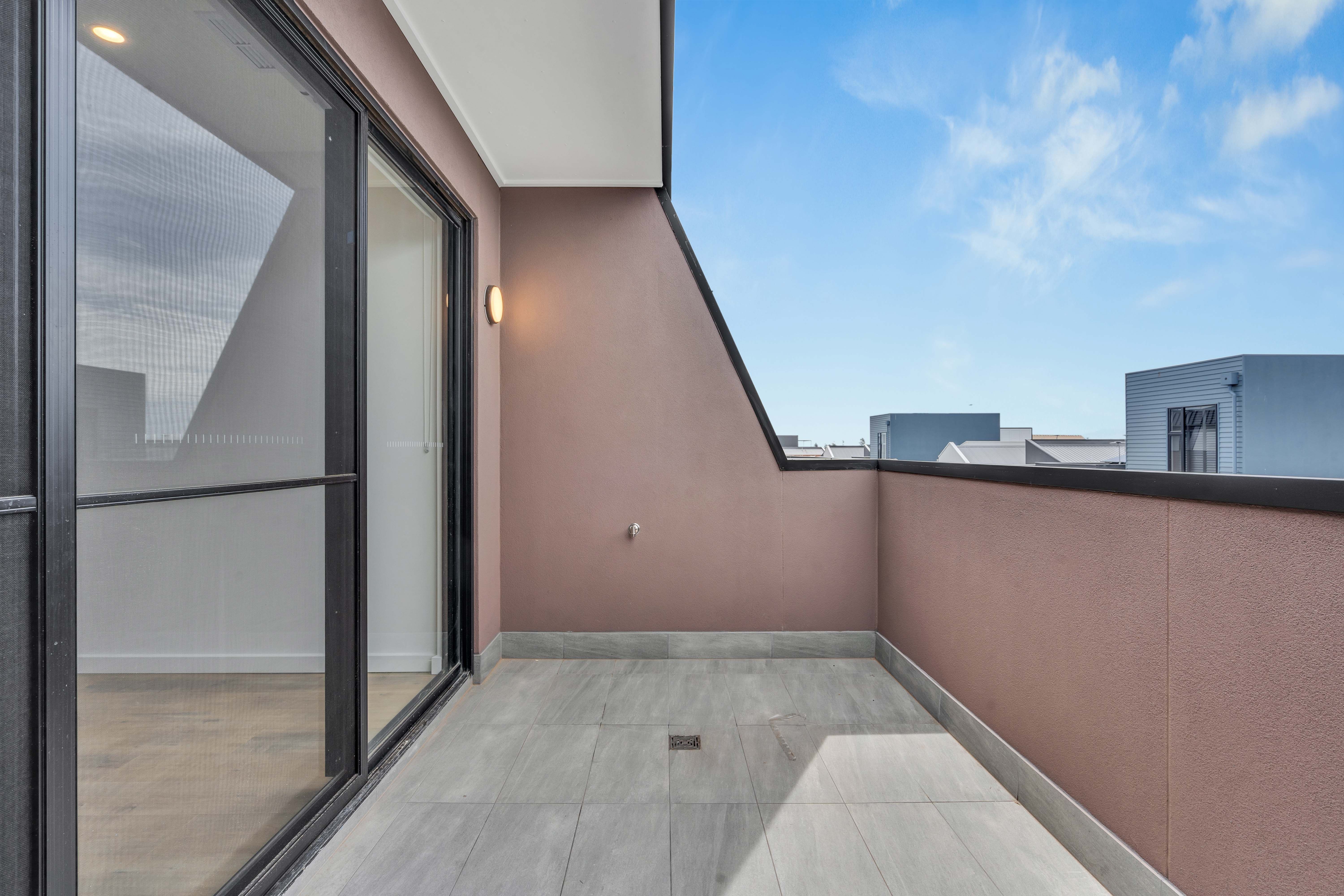 18 London Road — photo 14 of 16