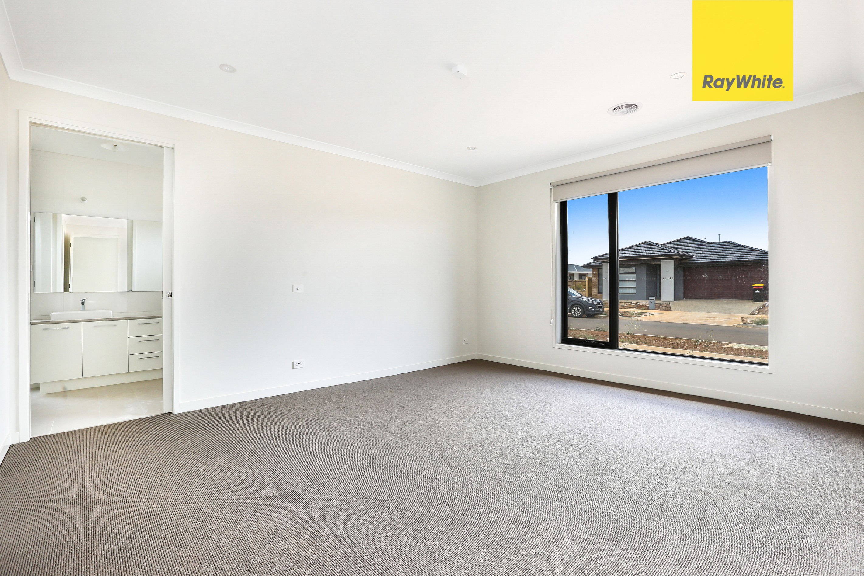 8 Linesman Drive, Rockbank, VIC 3335