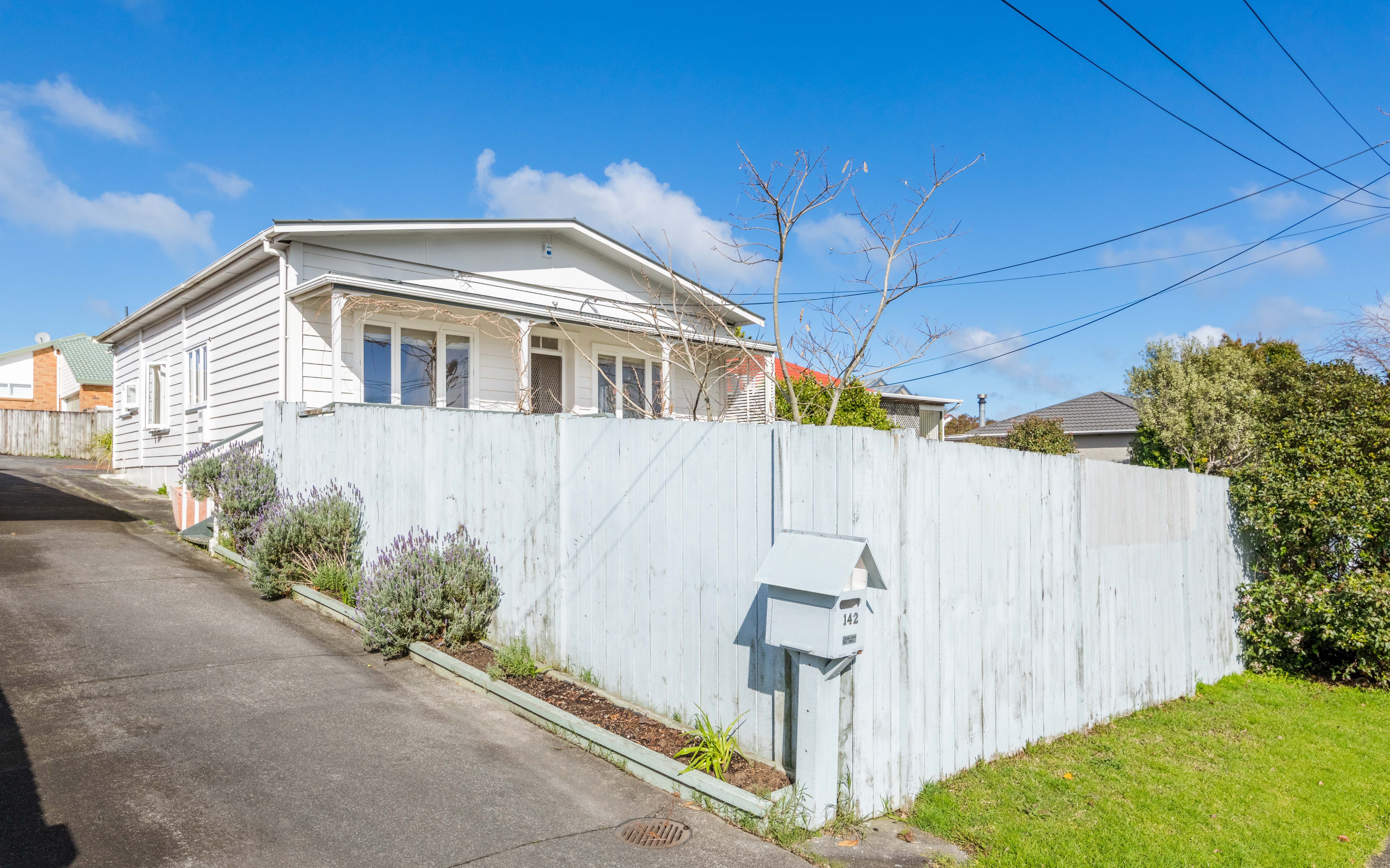 142 Hutchinson Avenue, New Lynn, Waitakere City