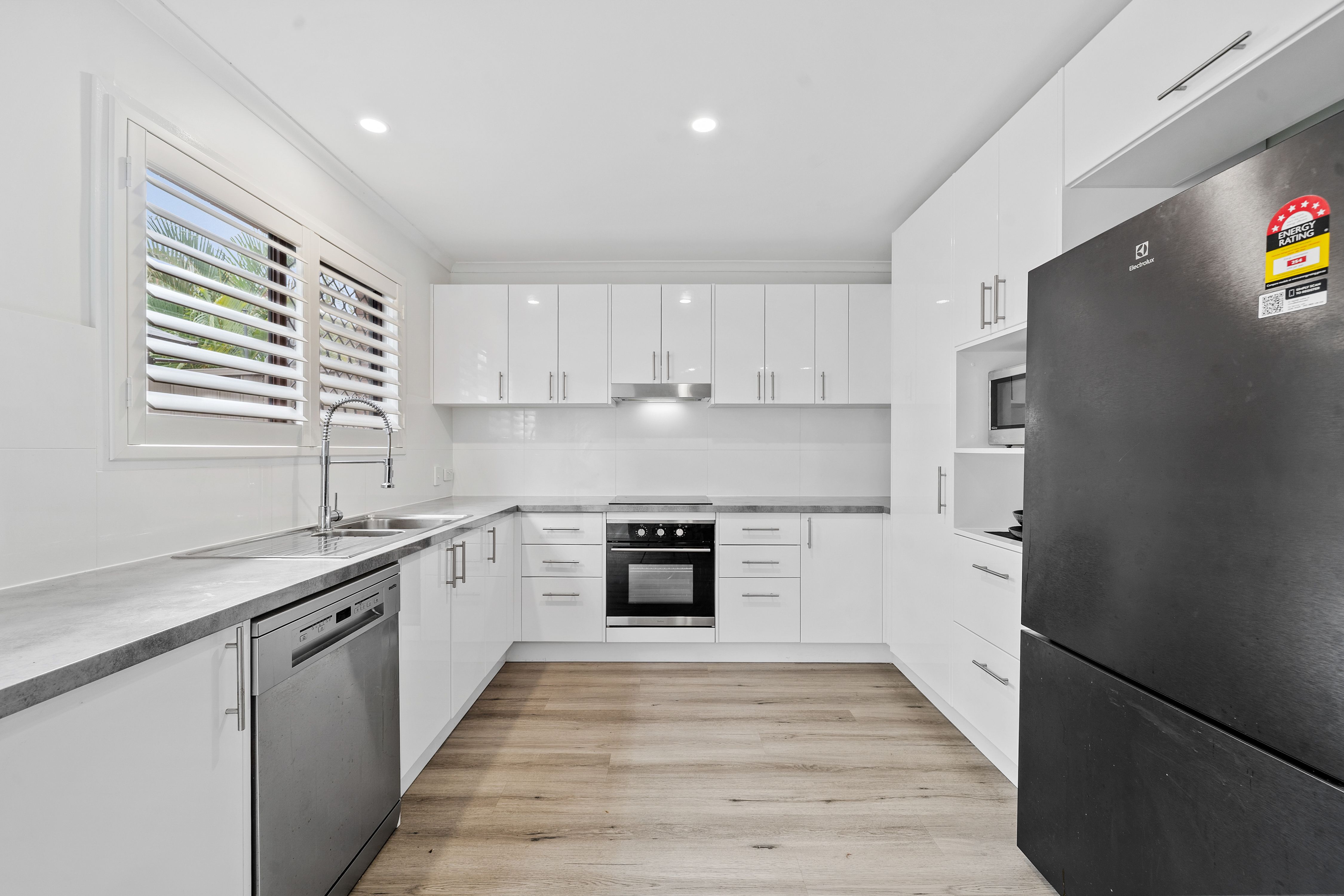 34/127 Barbaralla Drive — photo 7 of 21