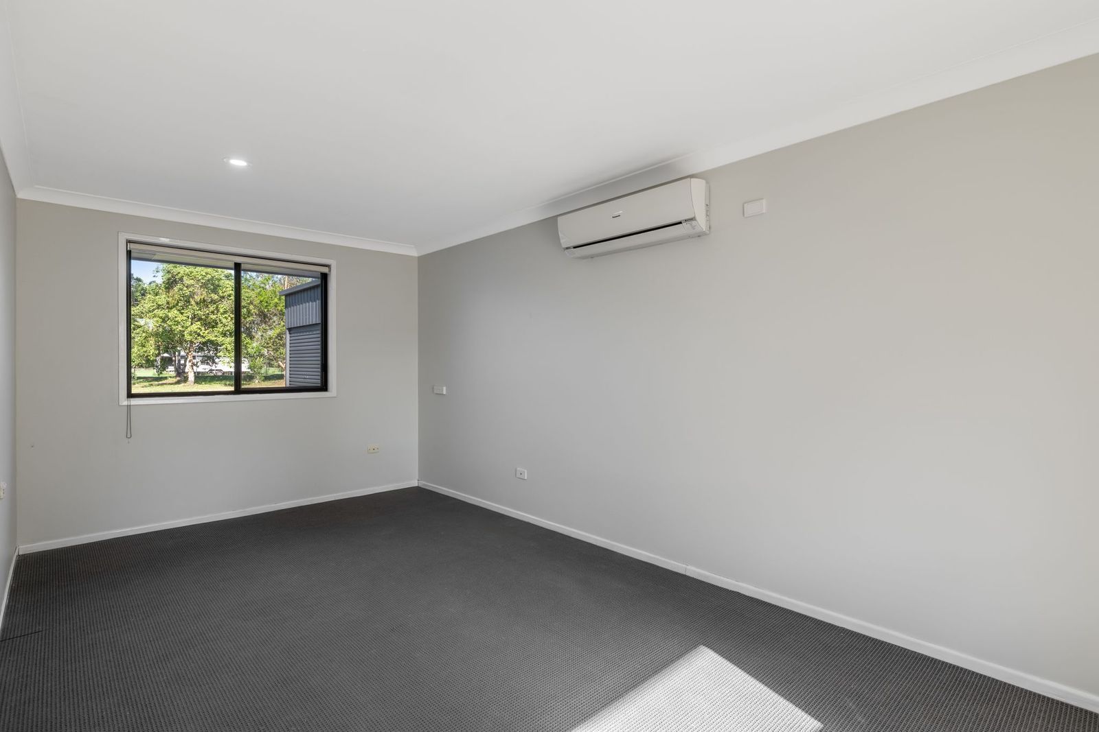 28 Eileen Court — photo 8 of 14