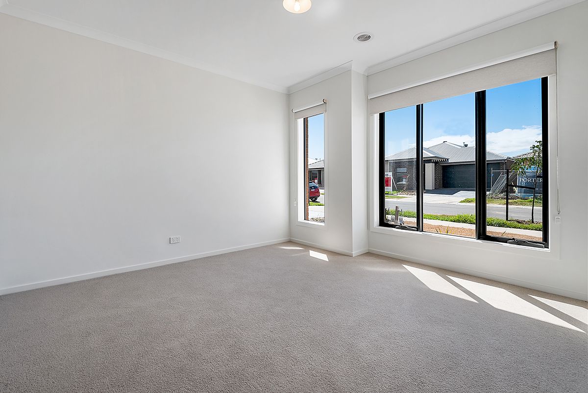 17 Featherwood Crescent, Craigieburn, VIC 3064
