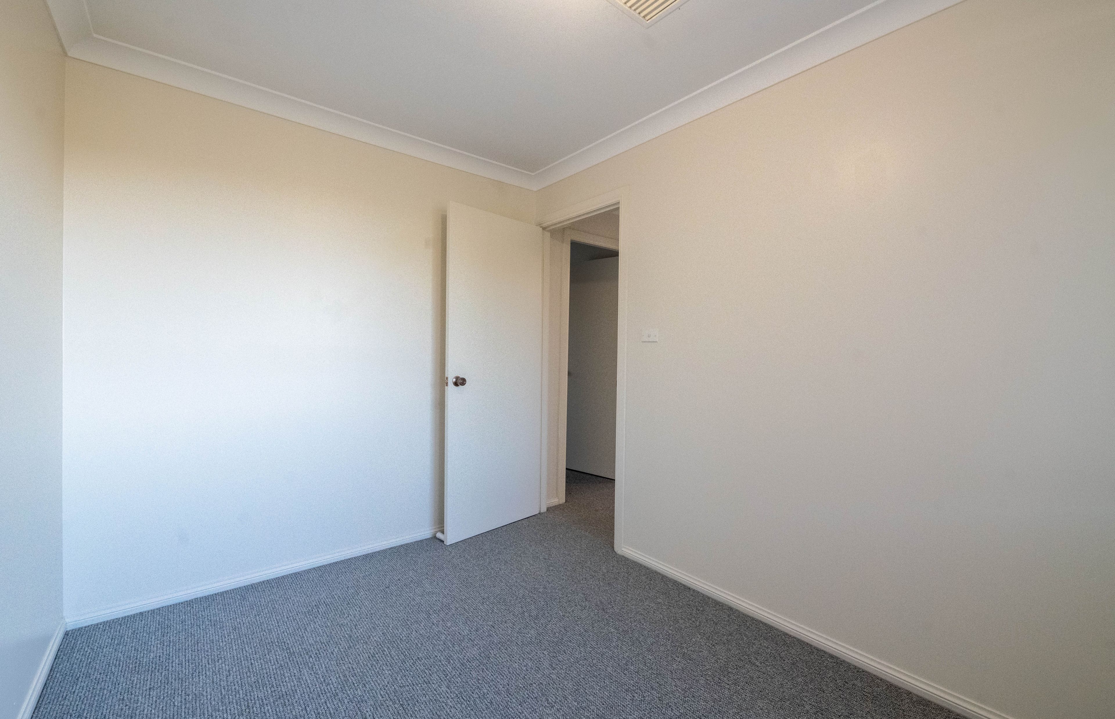 87 Woodward Street — photo 10 of 11