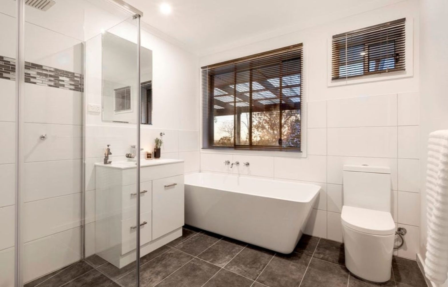13 Anderson Street — photo 4 of 6