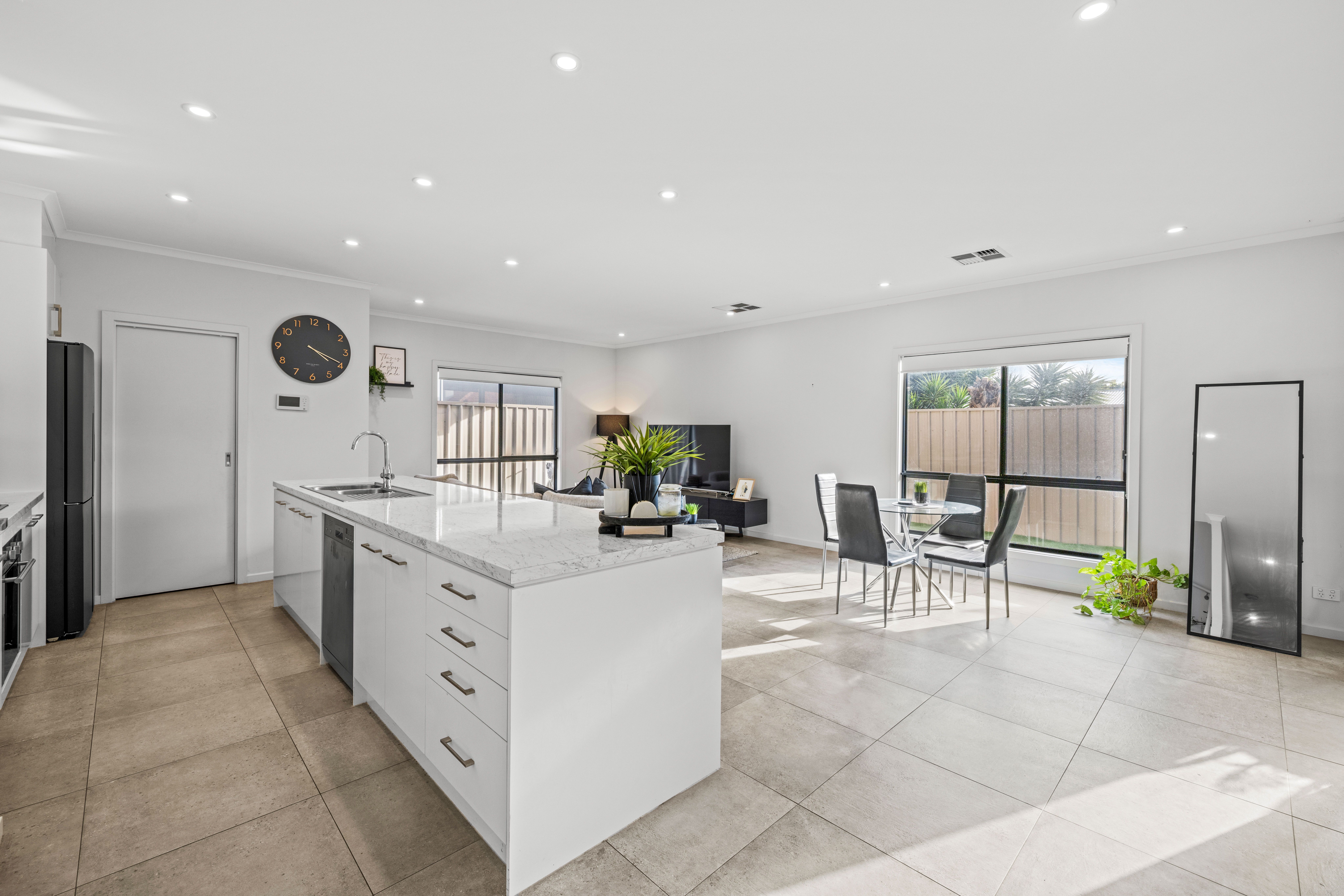 17 Whelan Avenue — photo 4 of 24
