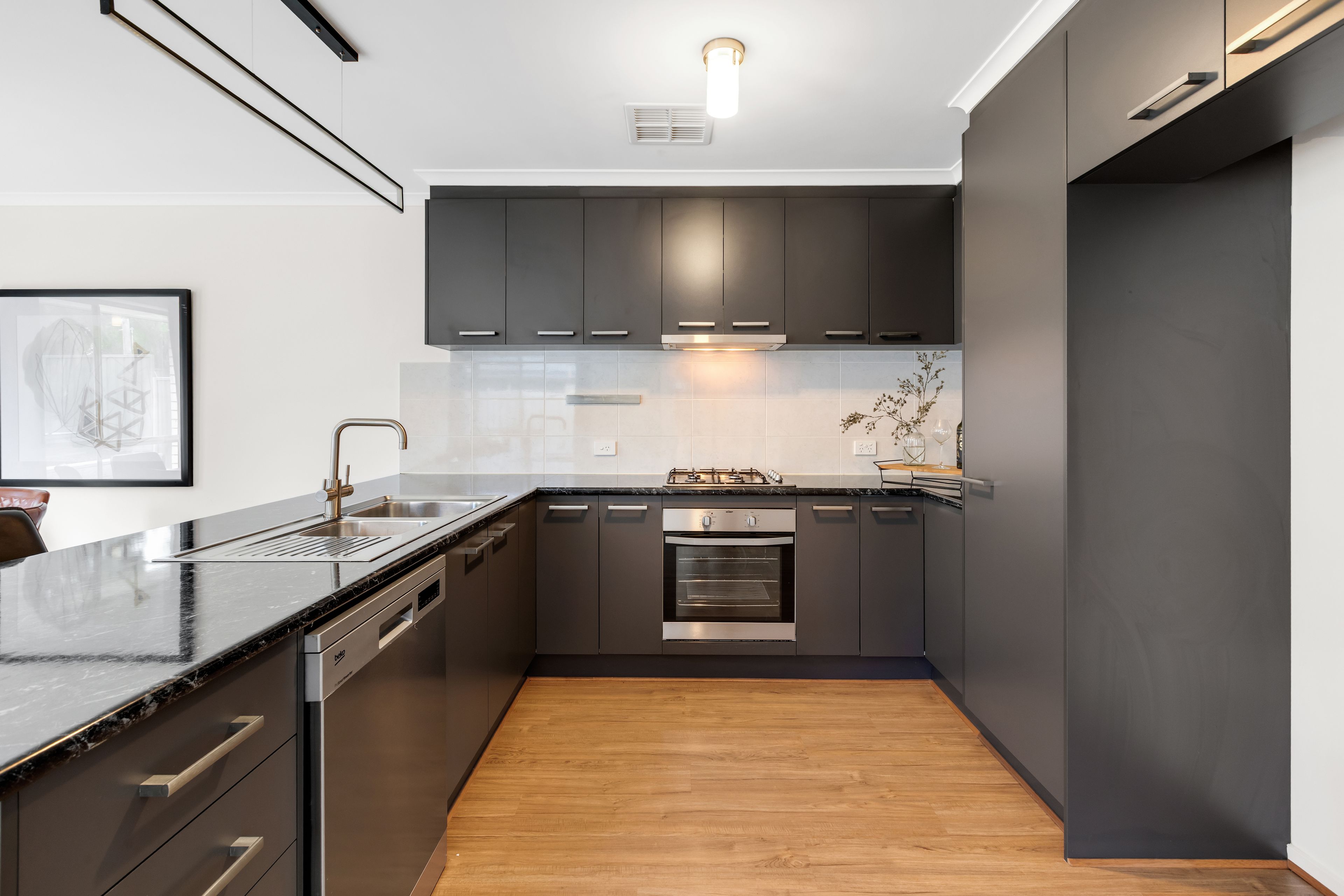 56 Tudor Crescent — photo 4 of 24