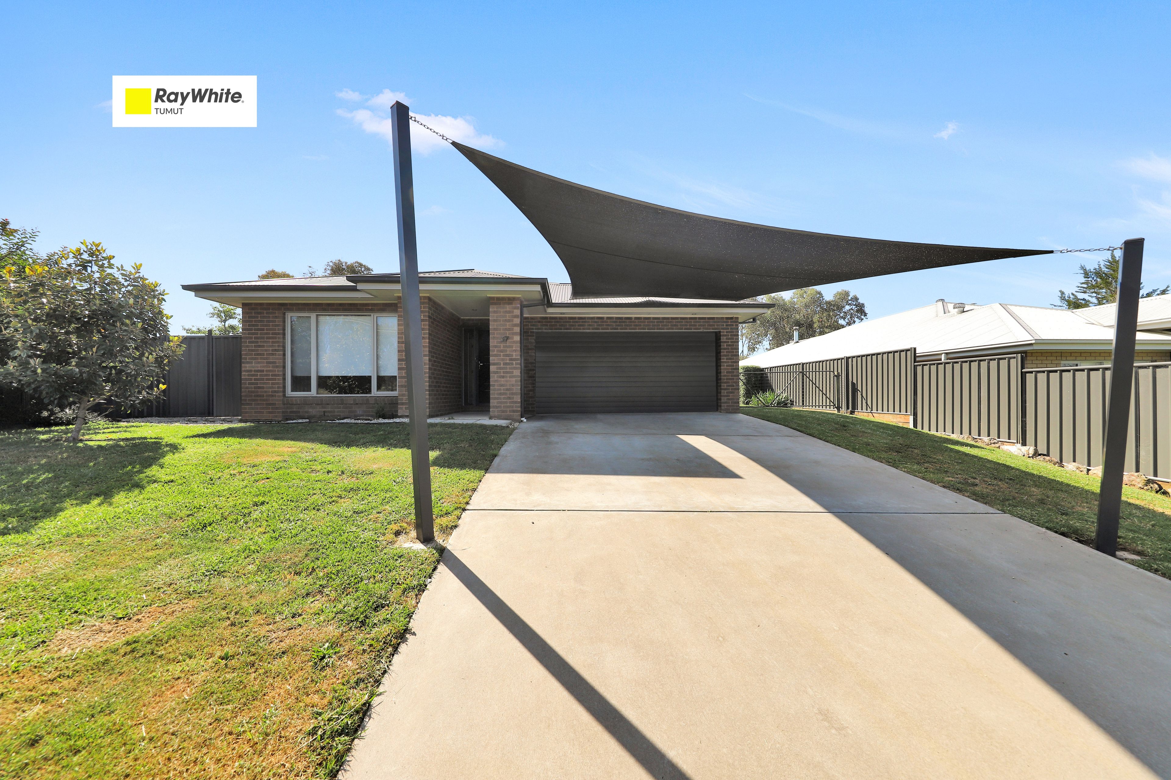 37 Bundara Crescent, Tumut NSW 2720