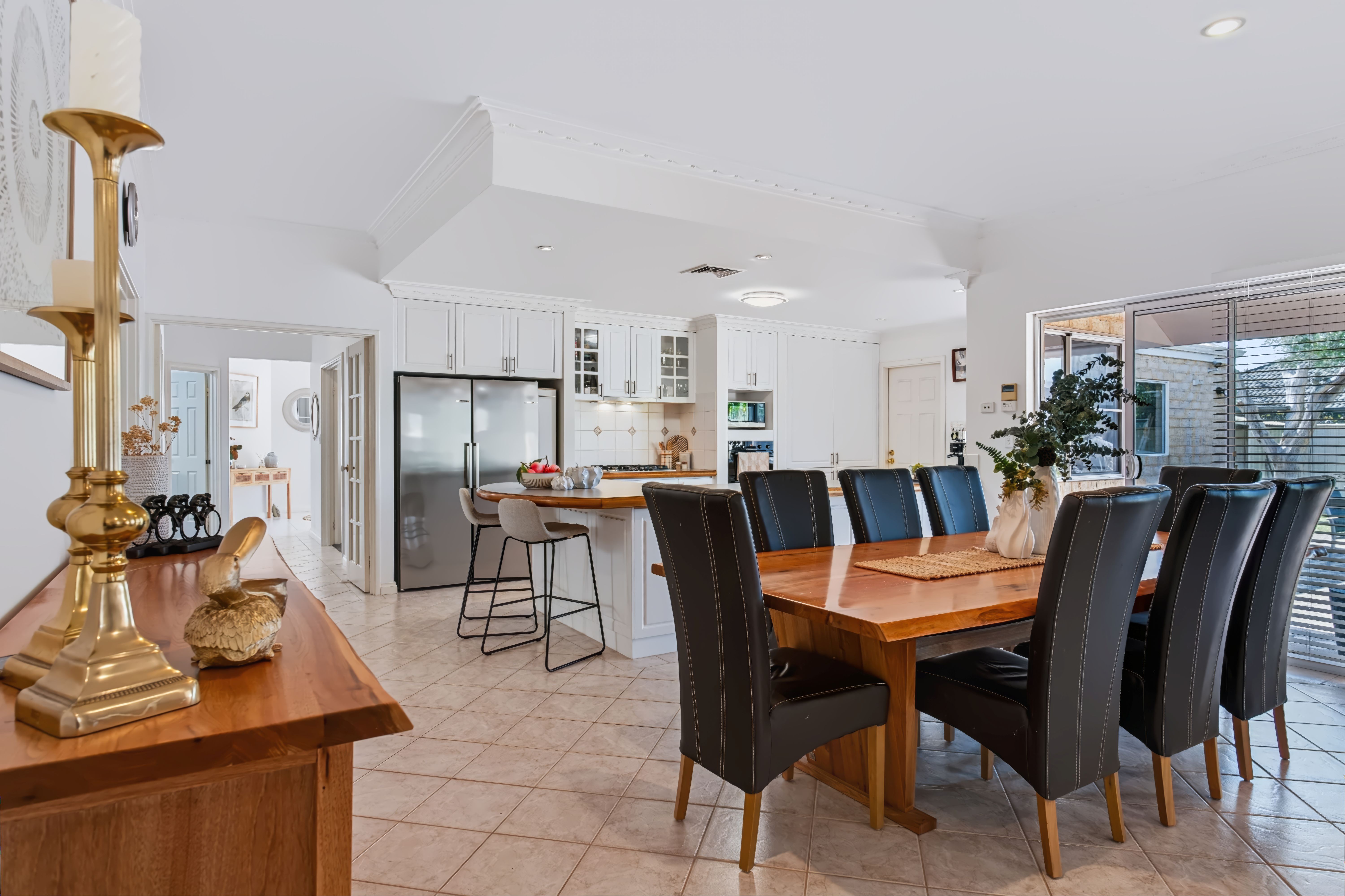 15 Beaufort Crescent — photo 3 of 30