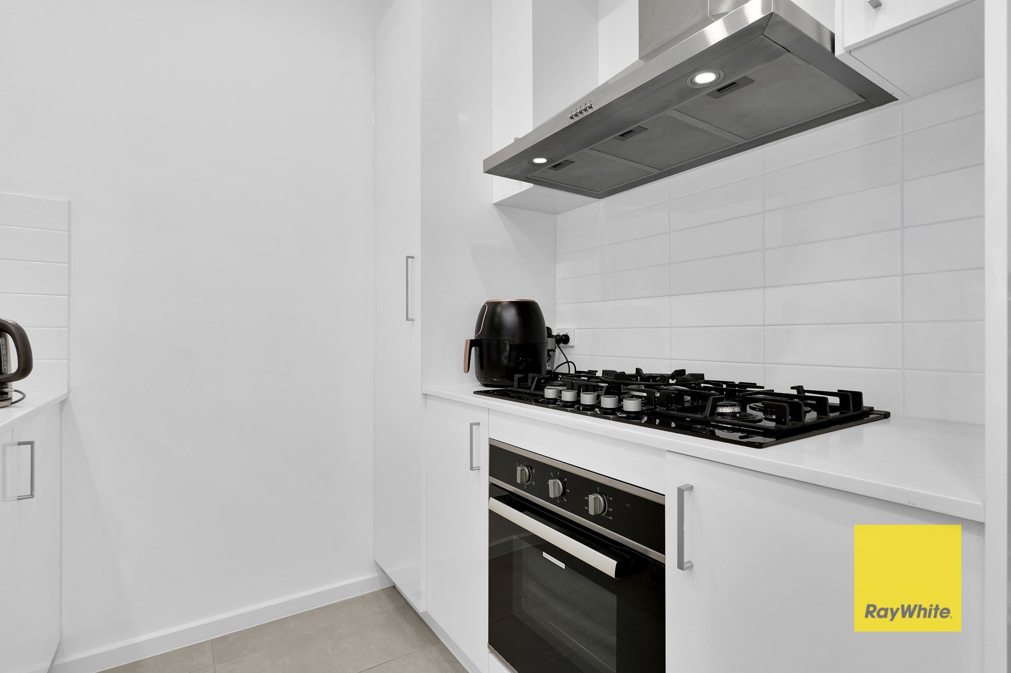 2/6 Sommerville Avenue — photo 3 of 13