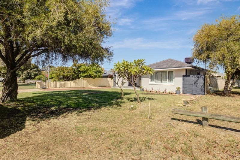 14 Croxton Place, Stirling, WA 6021