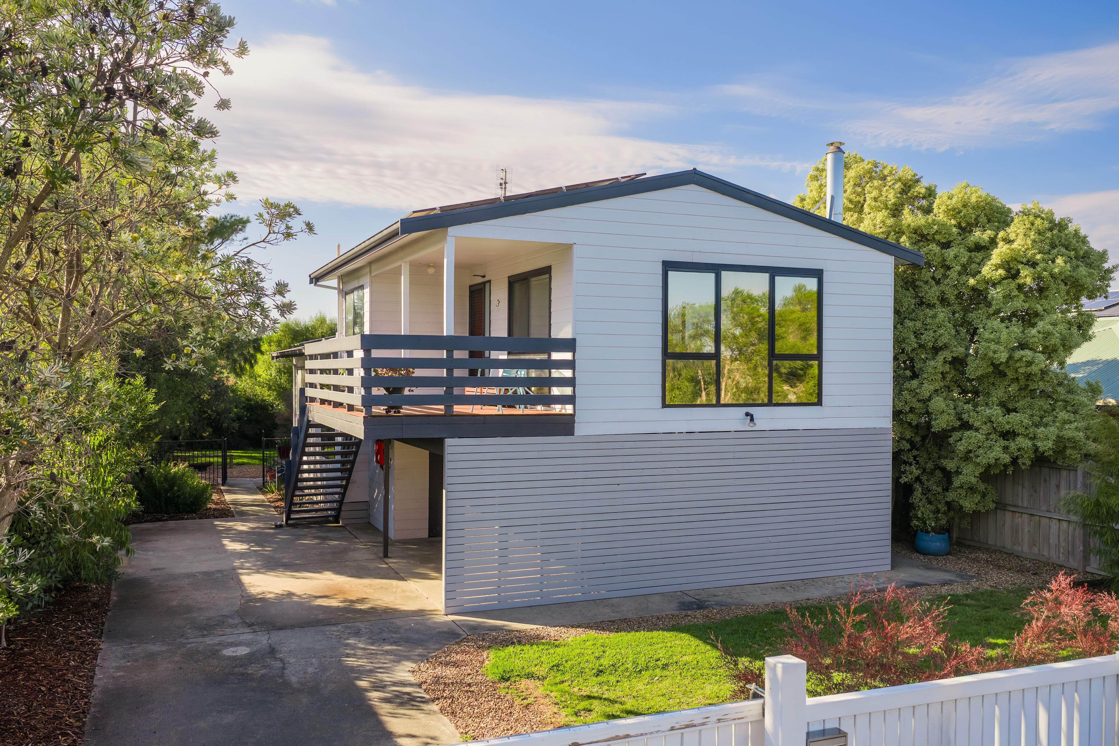 22 Tamara Crescent — photo 4 of 15