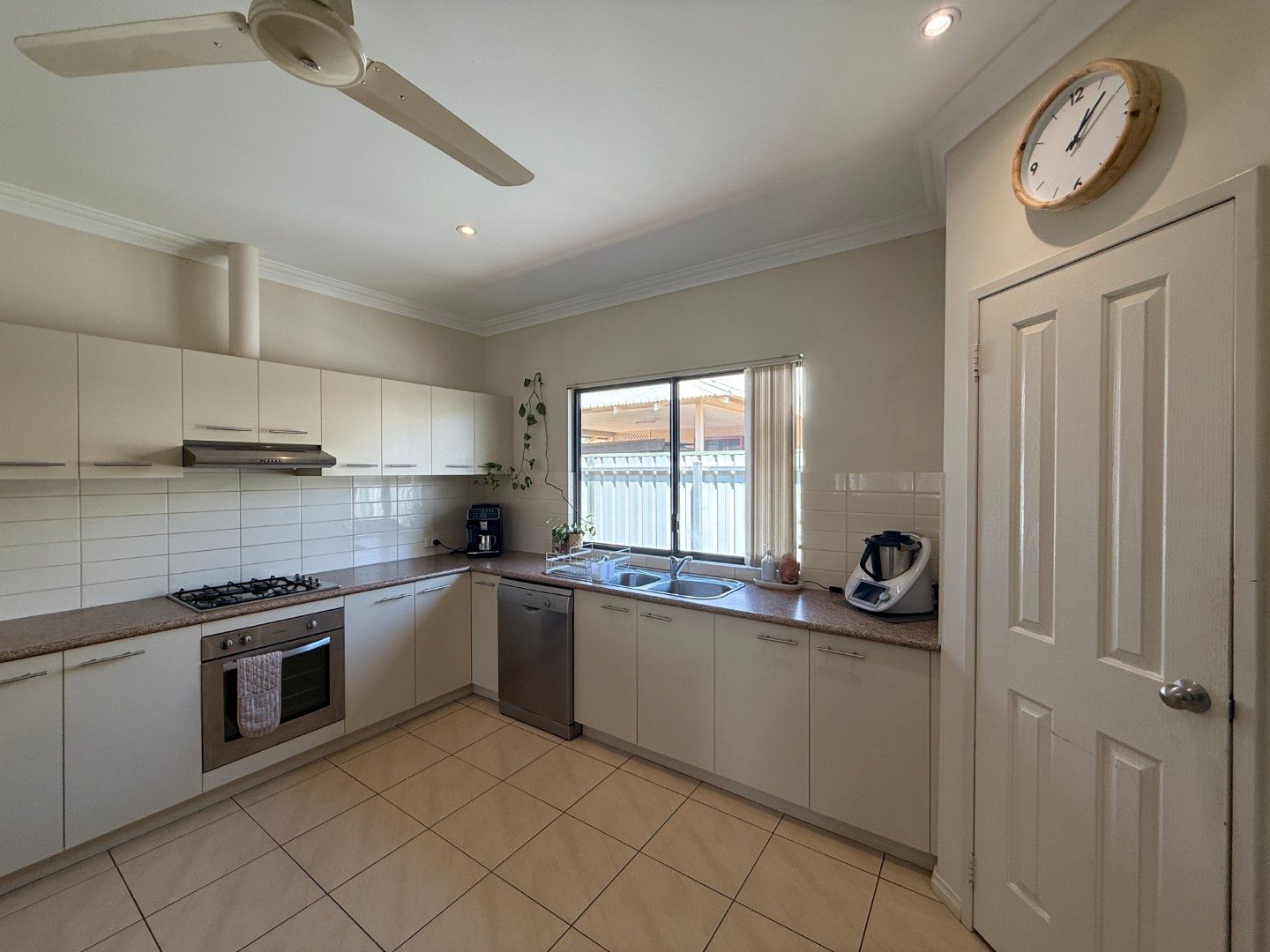 48 Desert Pea Boulevard — photo 10 of 28
