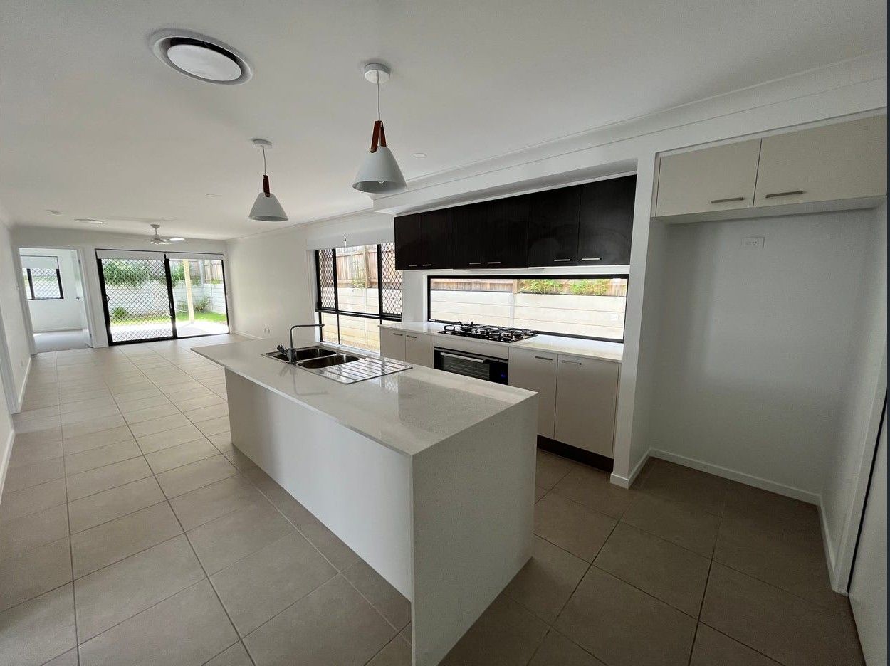 10 Aurora Street, Spring Mountain, QLD 4124