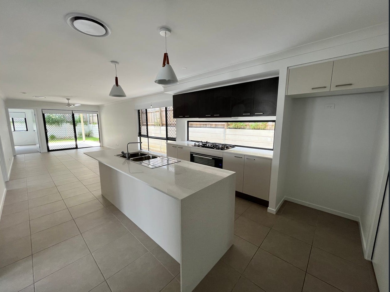 10 Aurora Street, Spring Mountain, QLD 4124