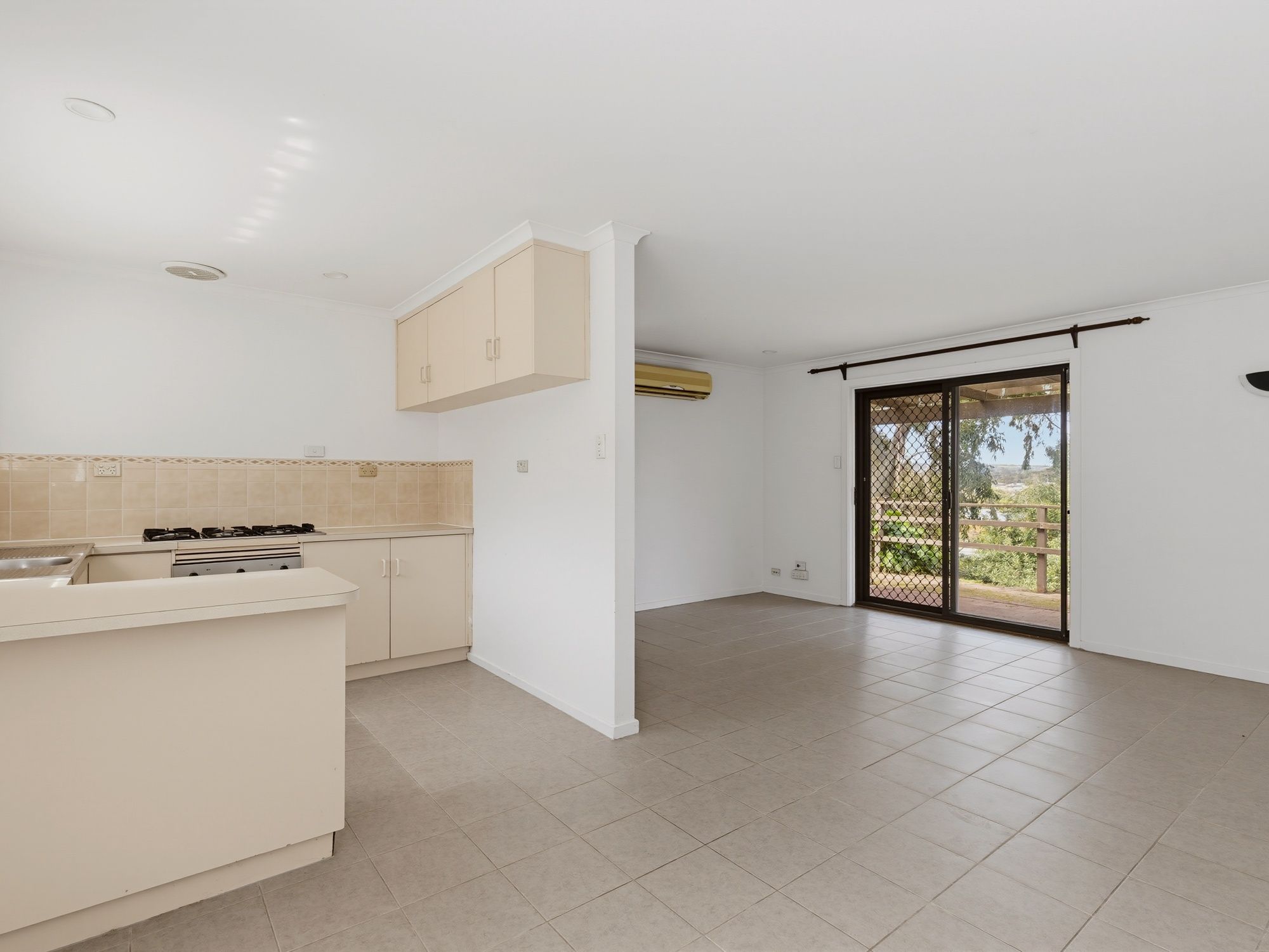 4 Morphett Court — photo 8 of 16