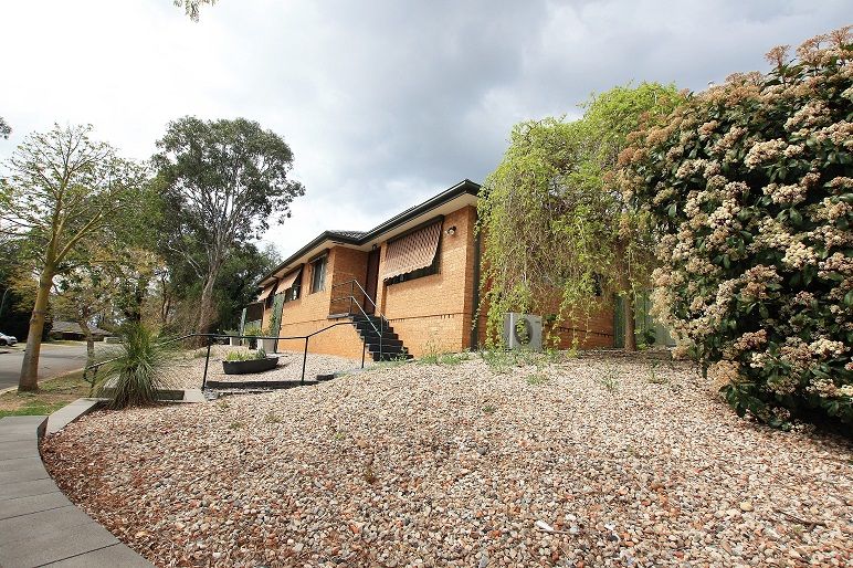 6 Lillyvicks Crescent, Ambarvale, NSW 2560