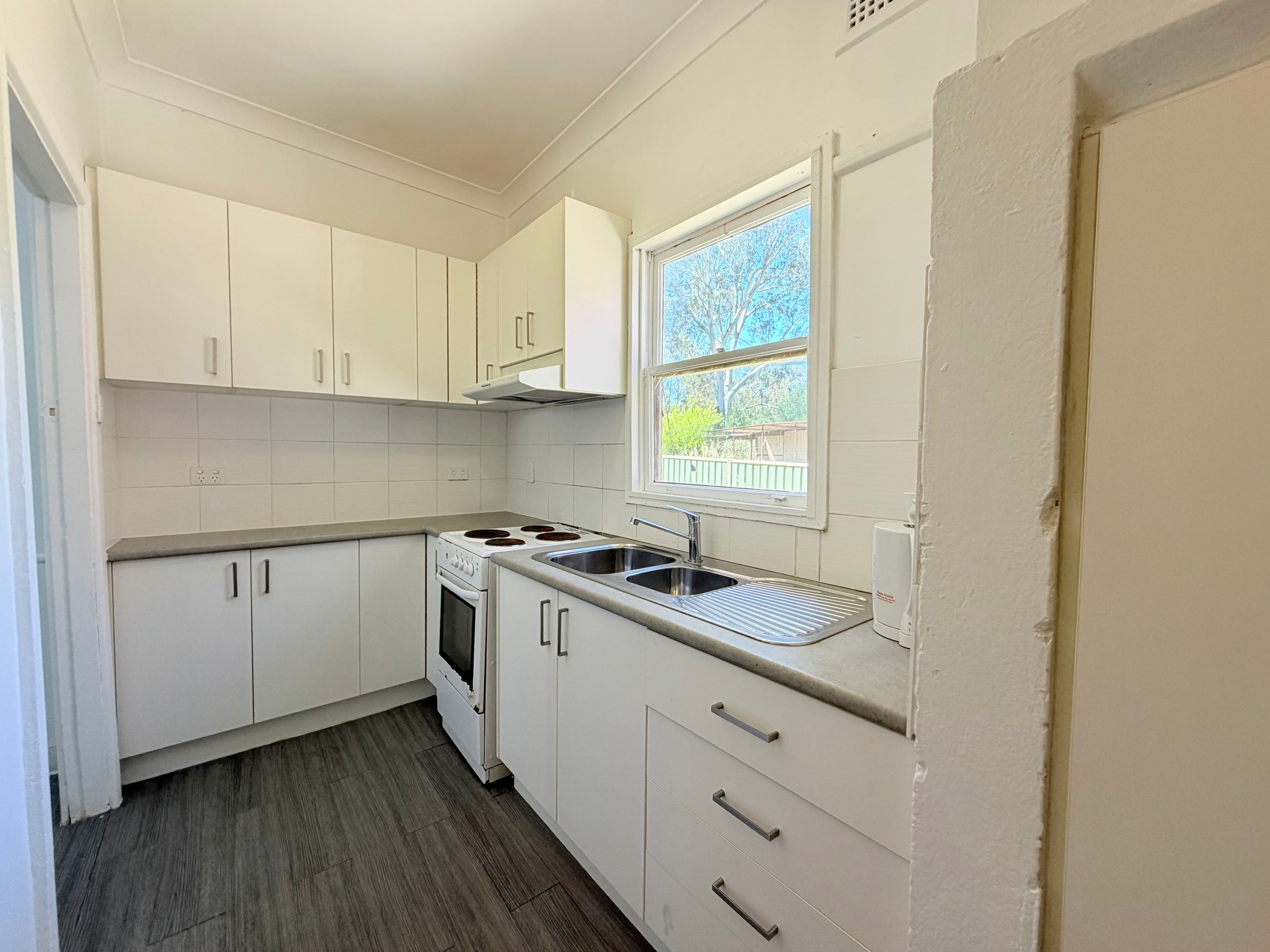 11 Caswell Street — photo 5 of 10