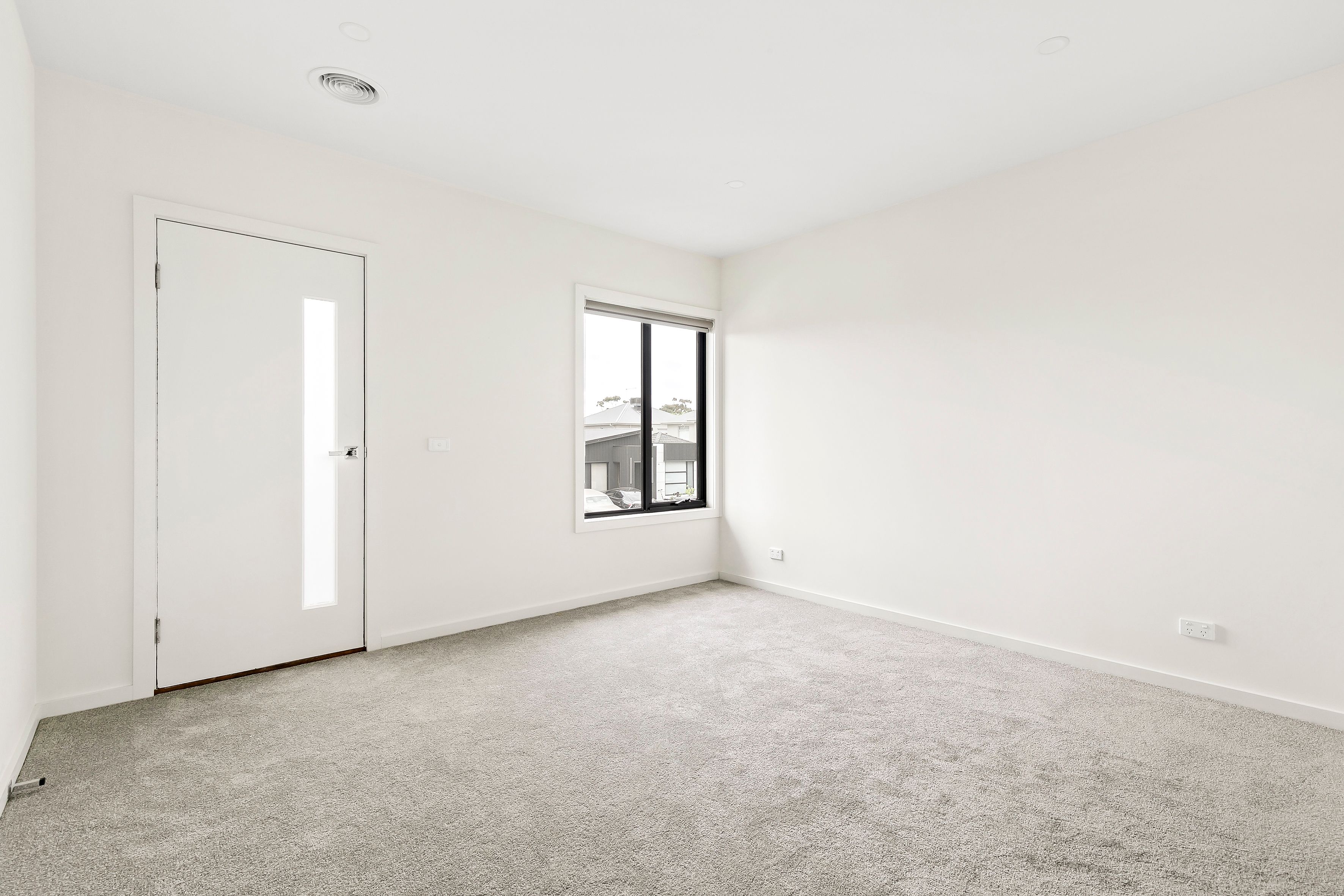 31 Everglade Crescent — photo 9 of 16