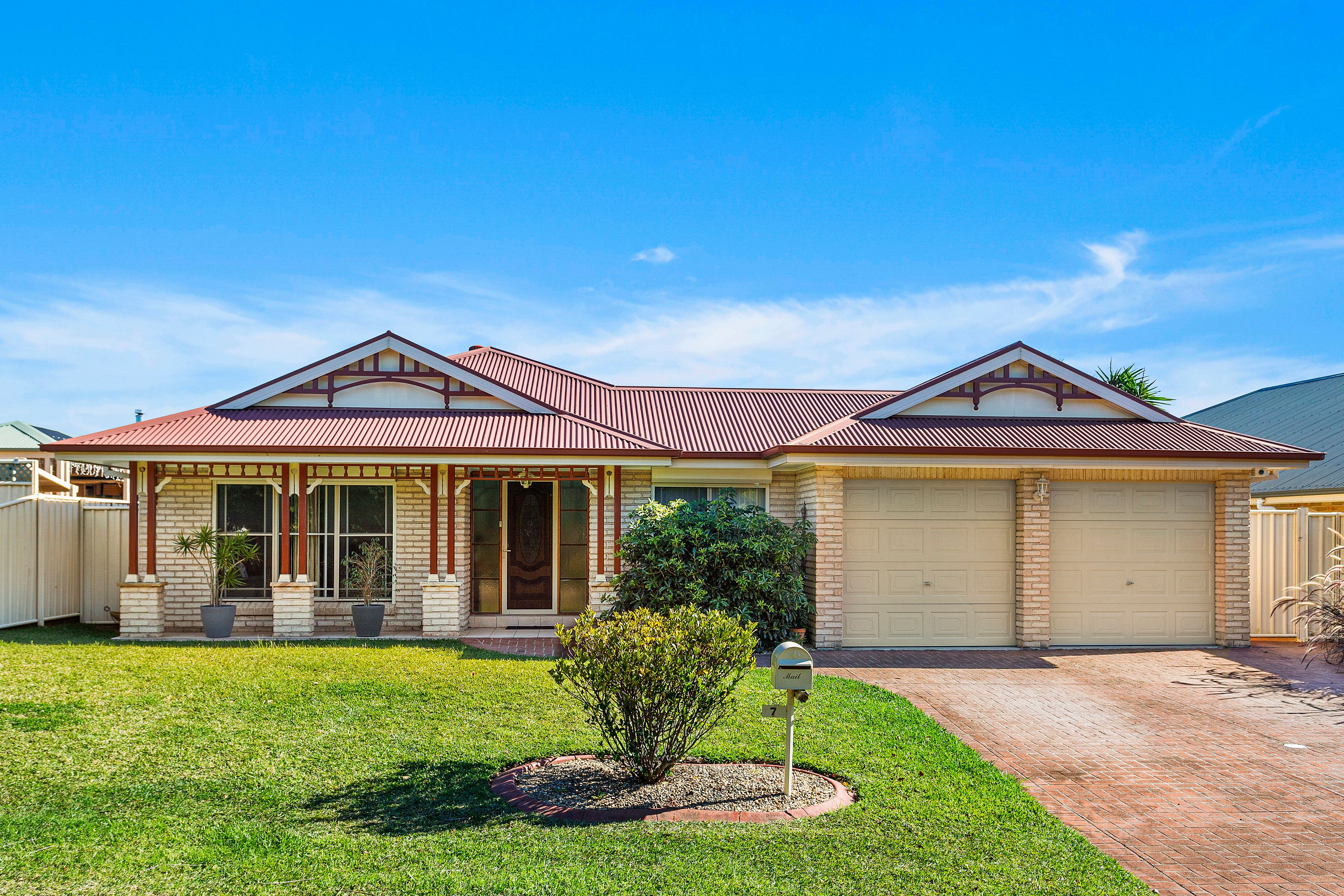 7 Fleet Crescent, Albion Park NSW 2527