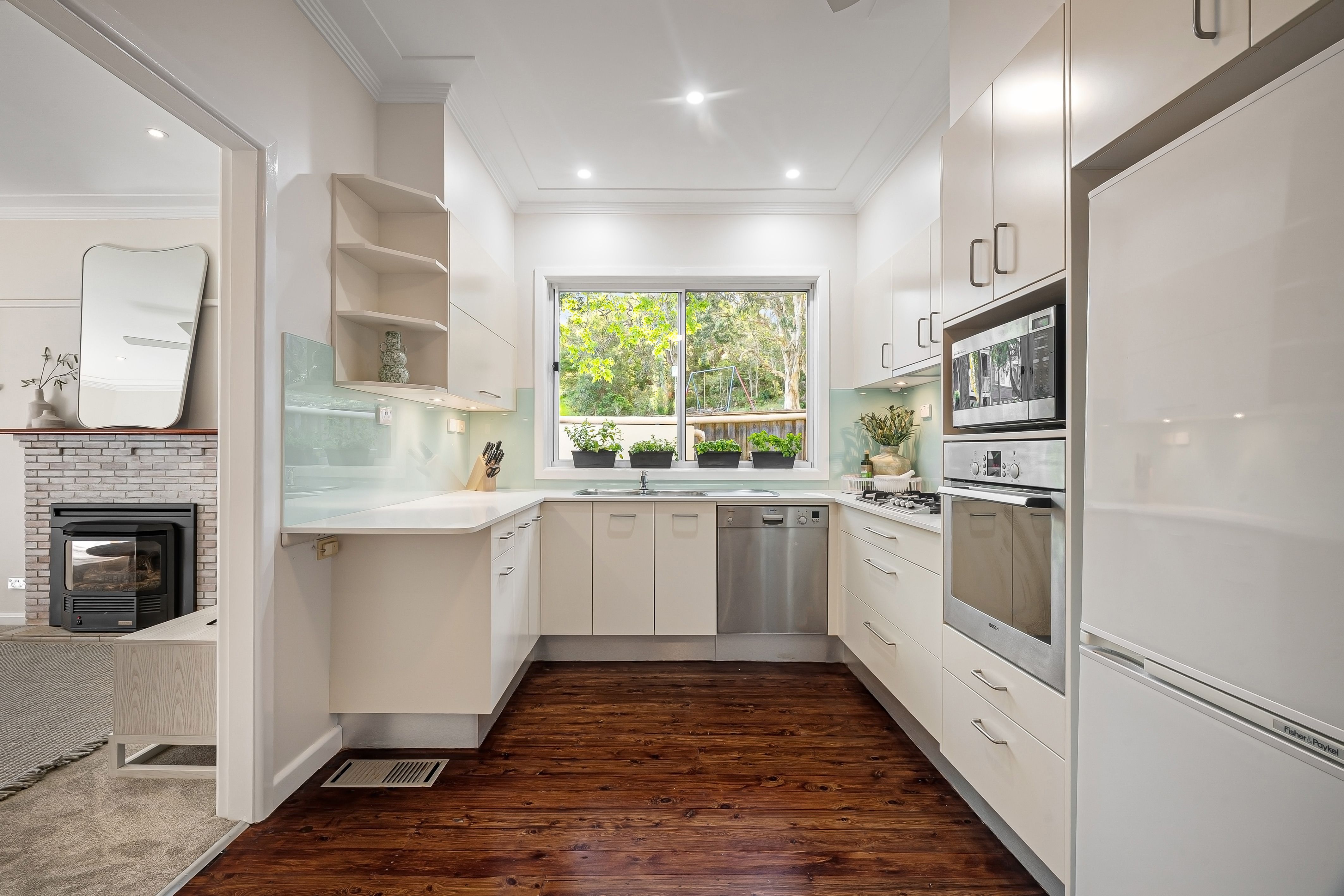 12 Fishbourne Road — photo 5 of 23
