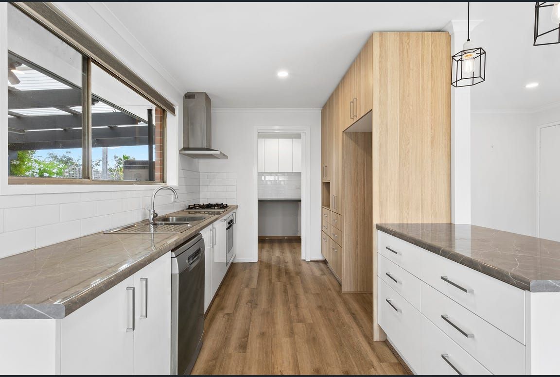 11 Terrigal Drive — photo 2 of 10