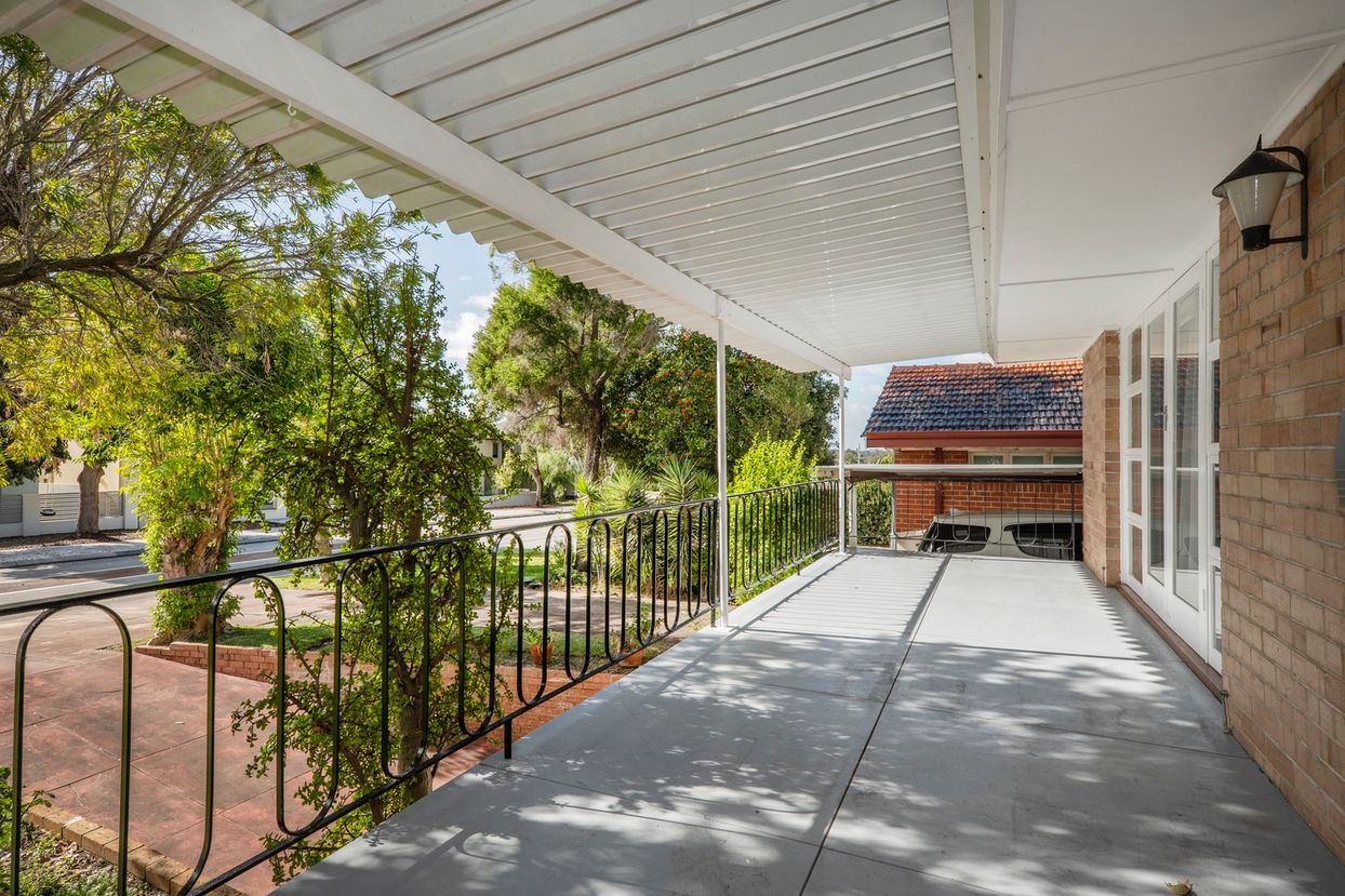27 Cromarty Road, Floreat, WA 6014