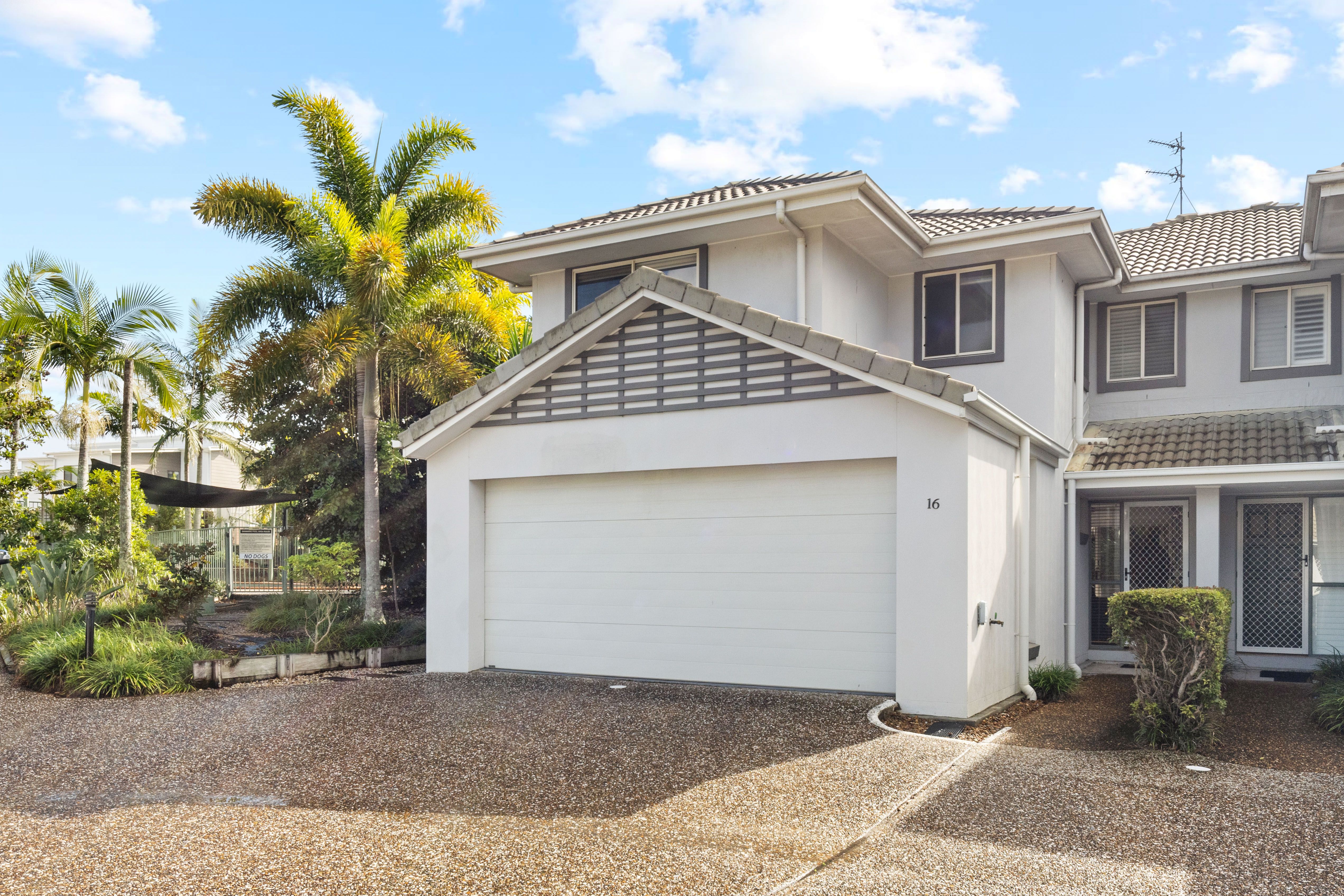 16/1-3 Carnarvon Court, Oxenford, QLD 4210