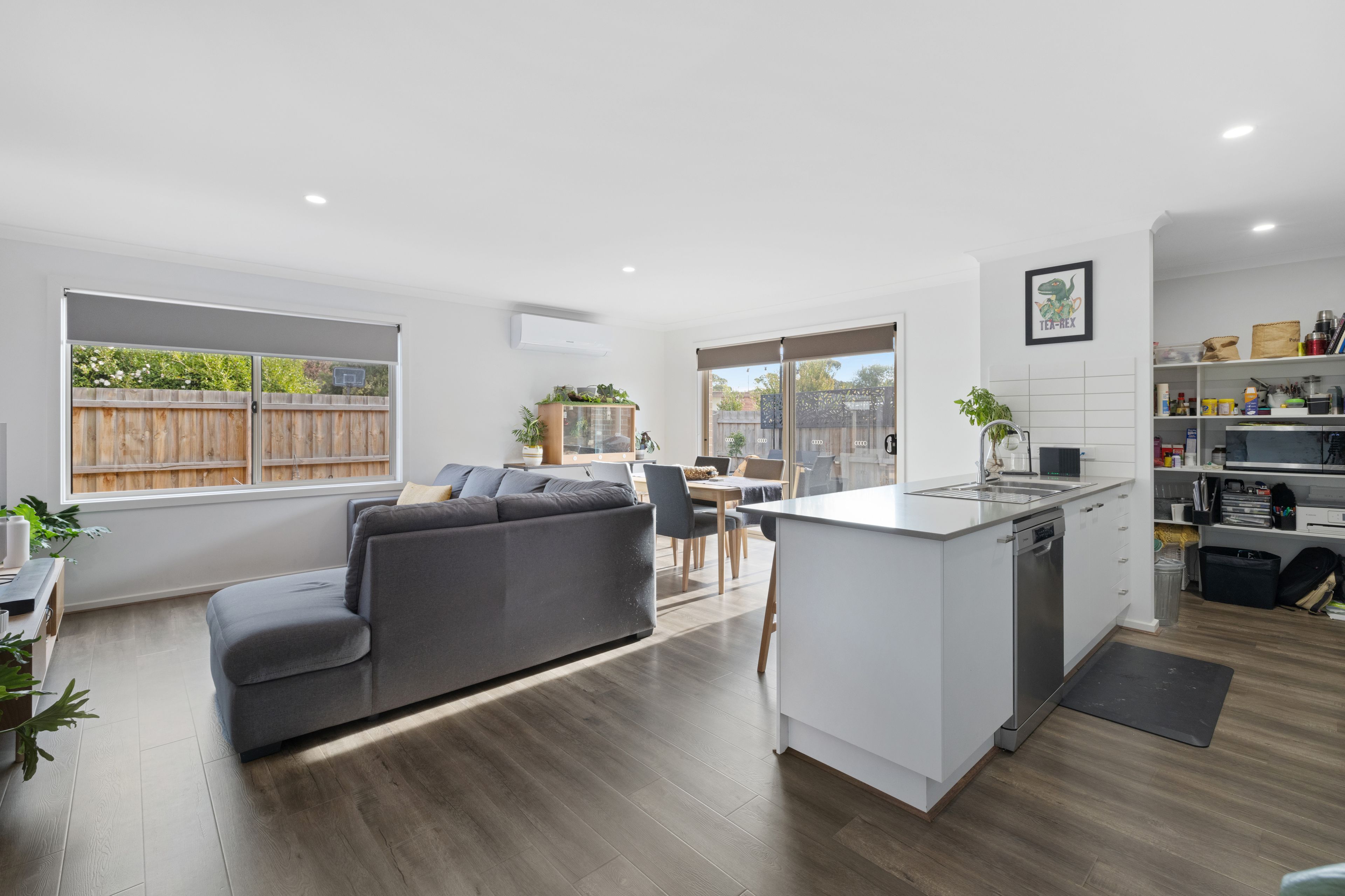 2/11 Parkes Street — photo 4 of 14