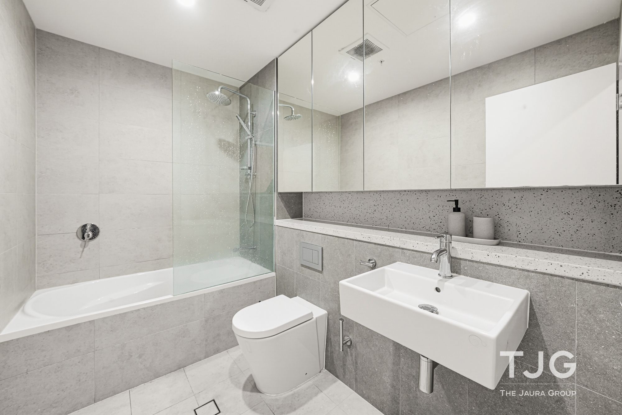 G08/32 Civic Way — photo 4 of 7