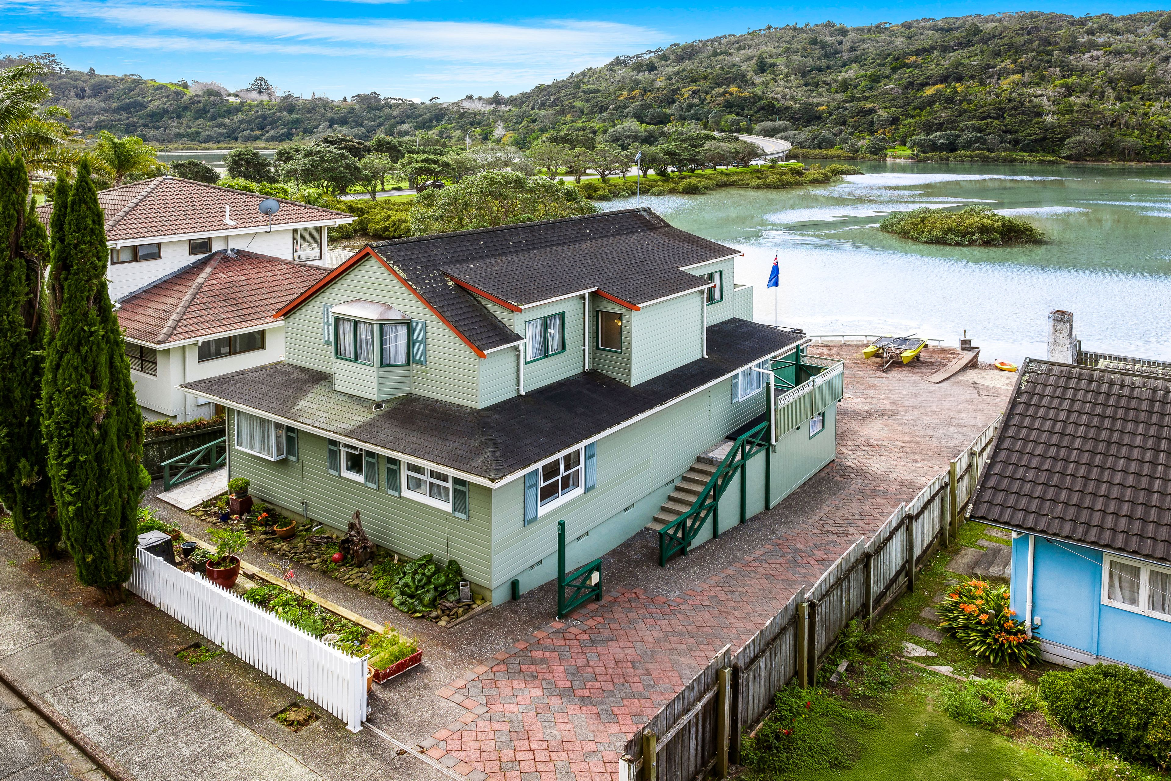 8 Waiwera Road, Waiwera, Rodney